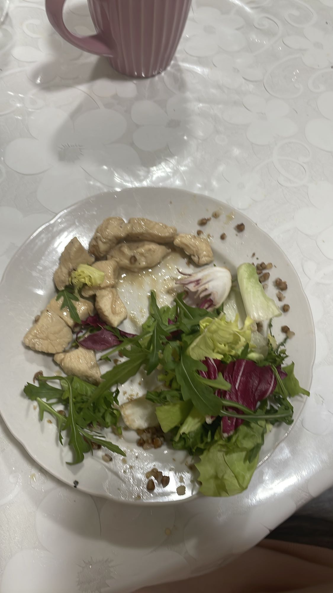 Куряче філе з салатом