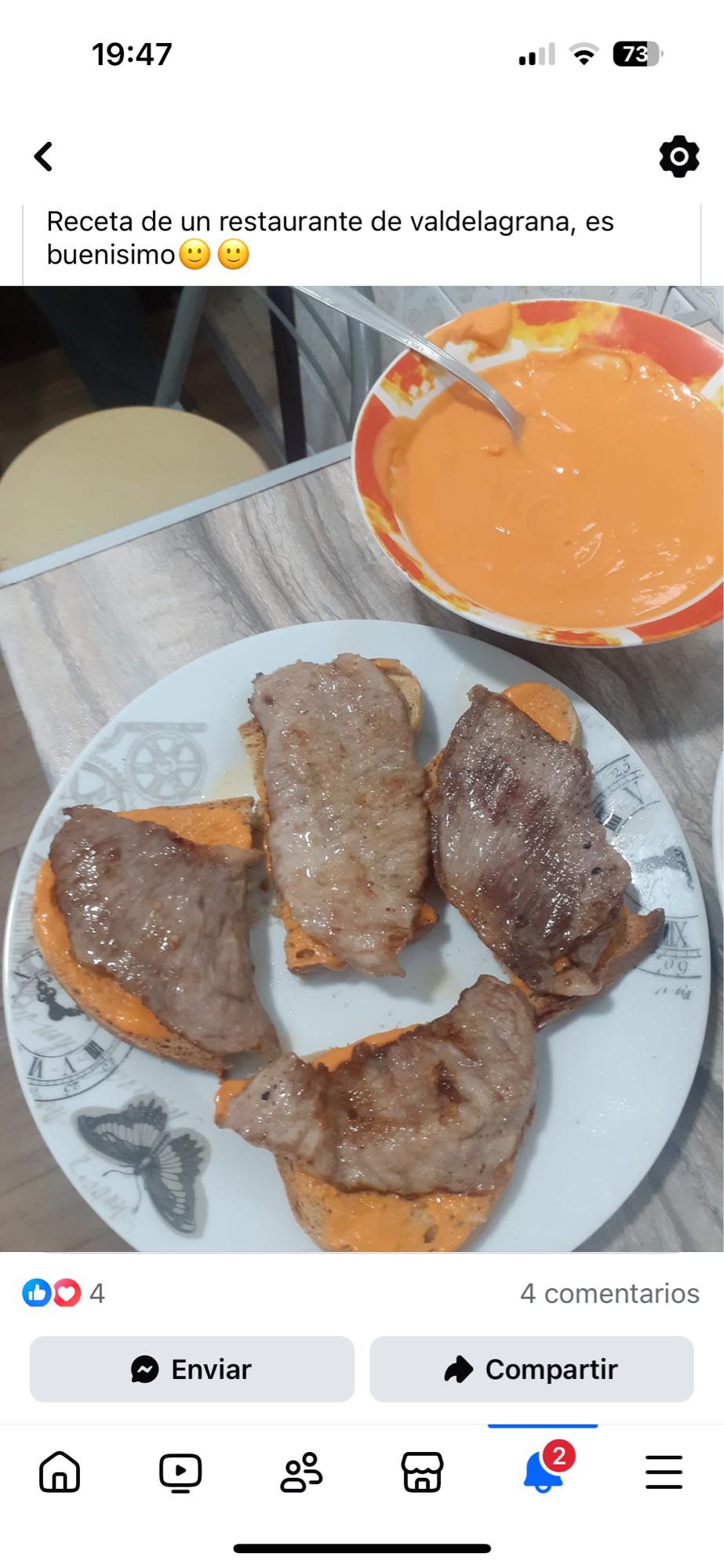 Tostas con carne y salsa