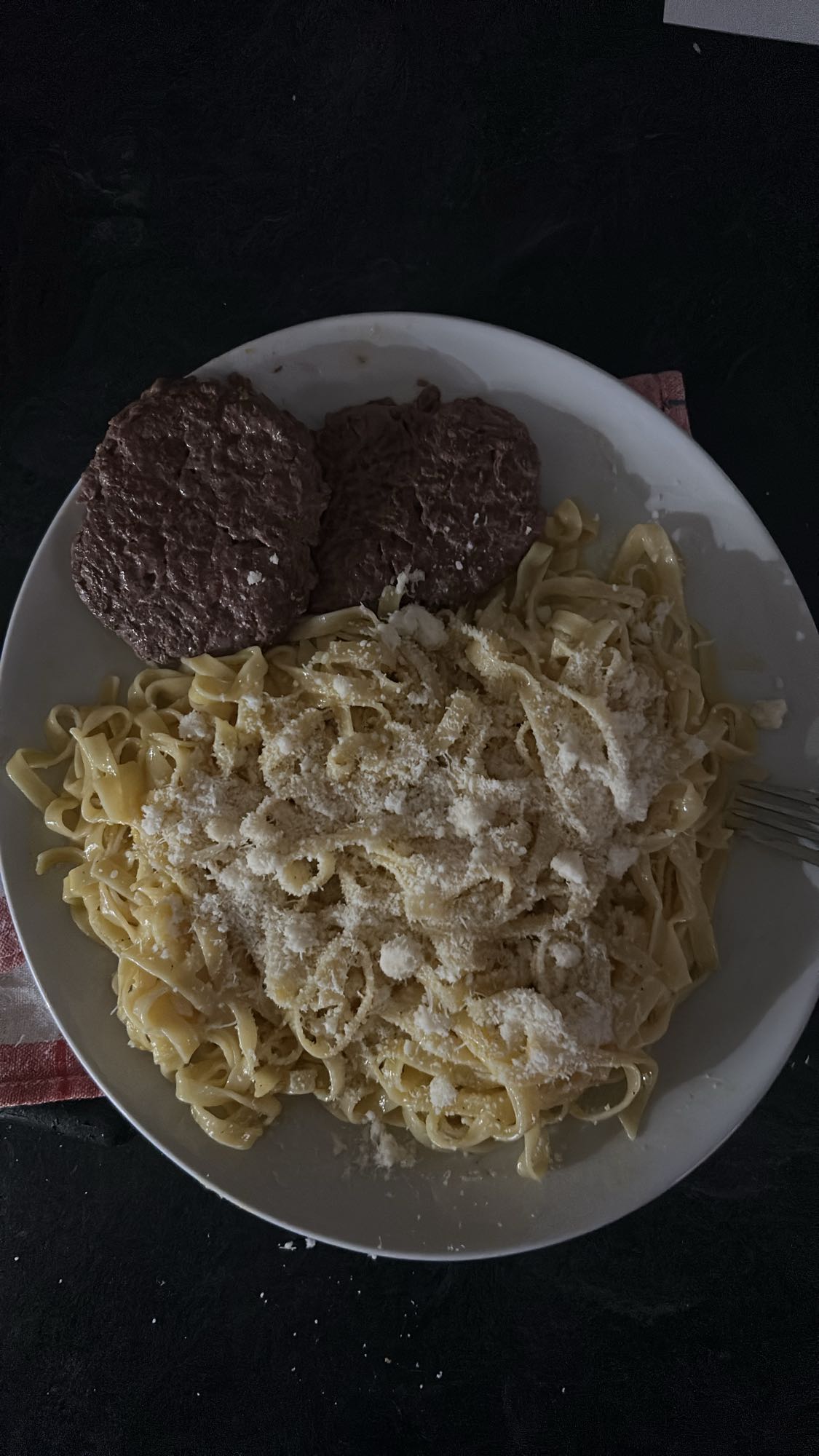 Pâtes au parmesan et steak