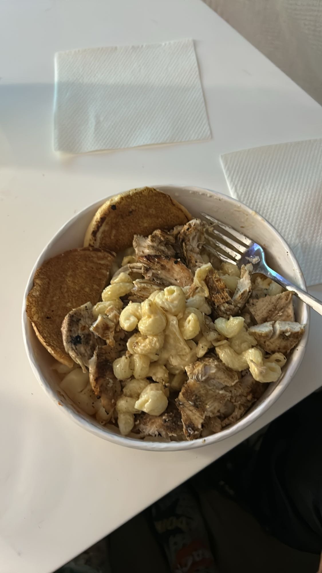 Pasta con pollo y panqueques