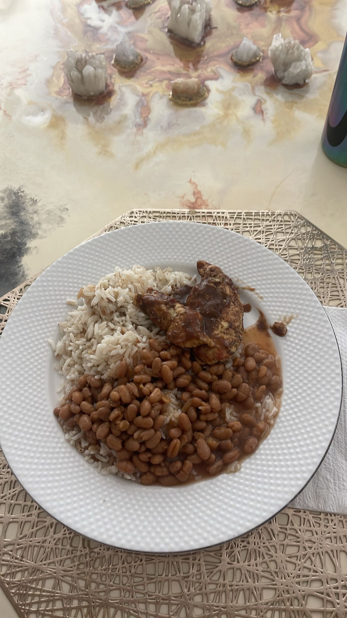 Arroz con frijoles y pollo