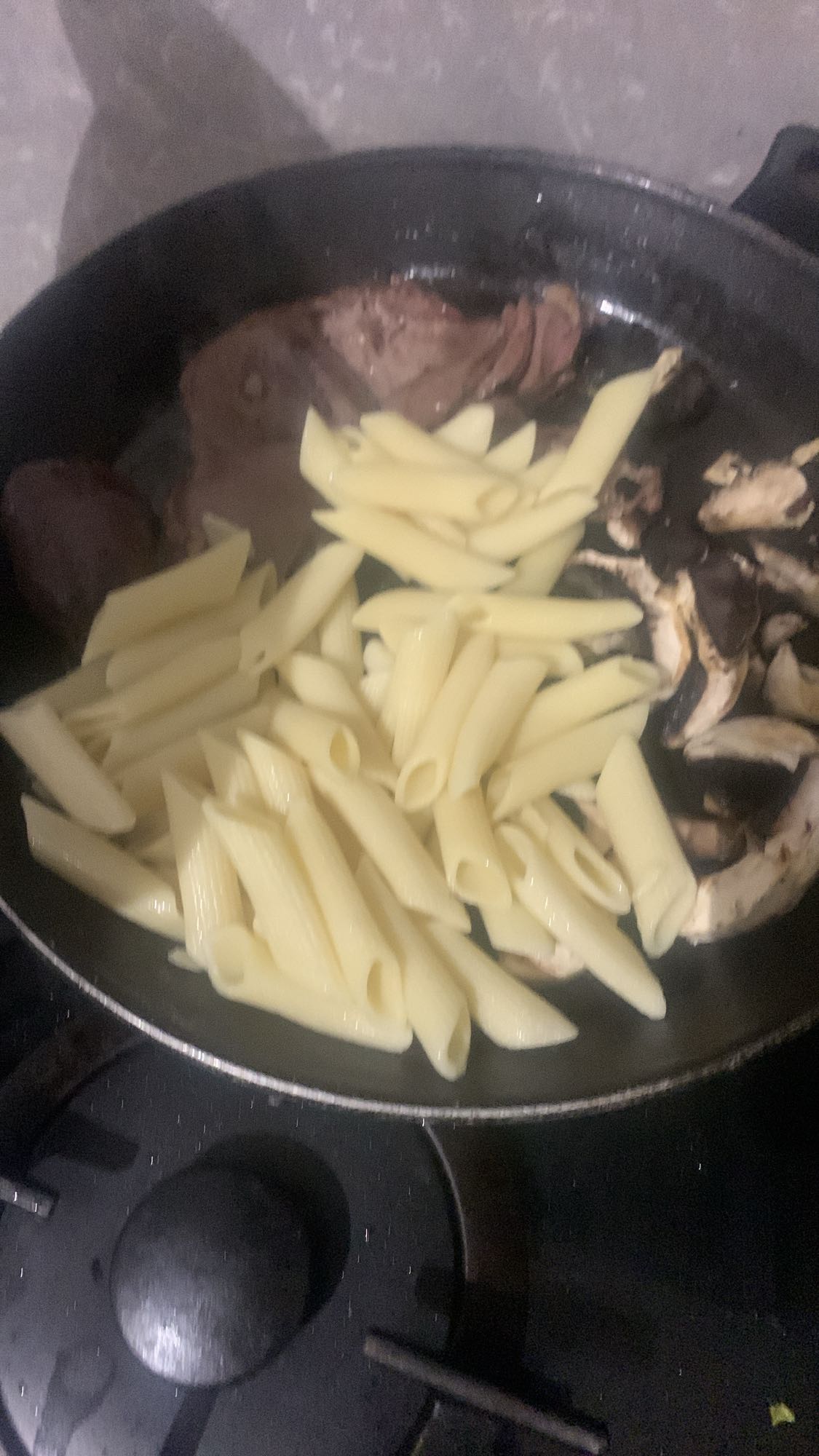 Pâtes avec champignons