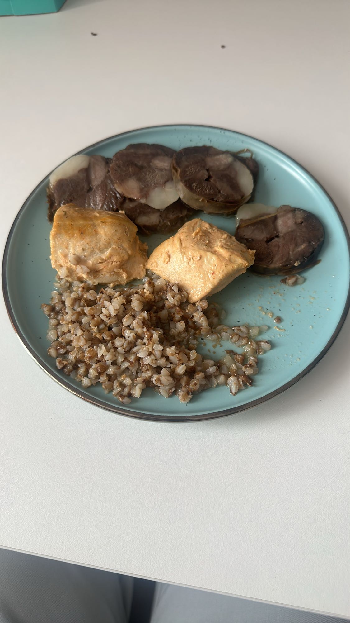 Гречка с мясом и соусом