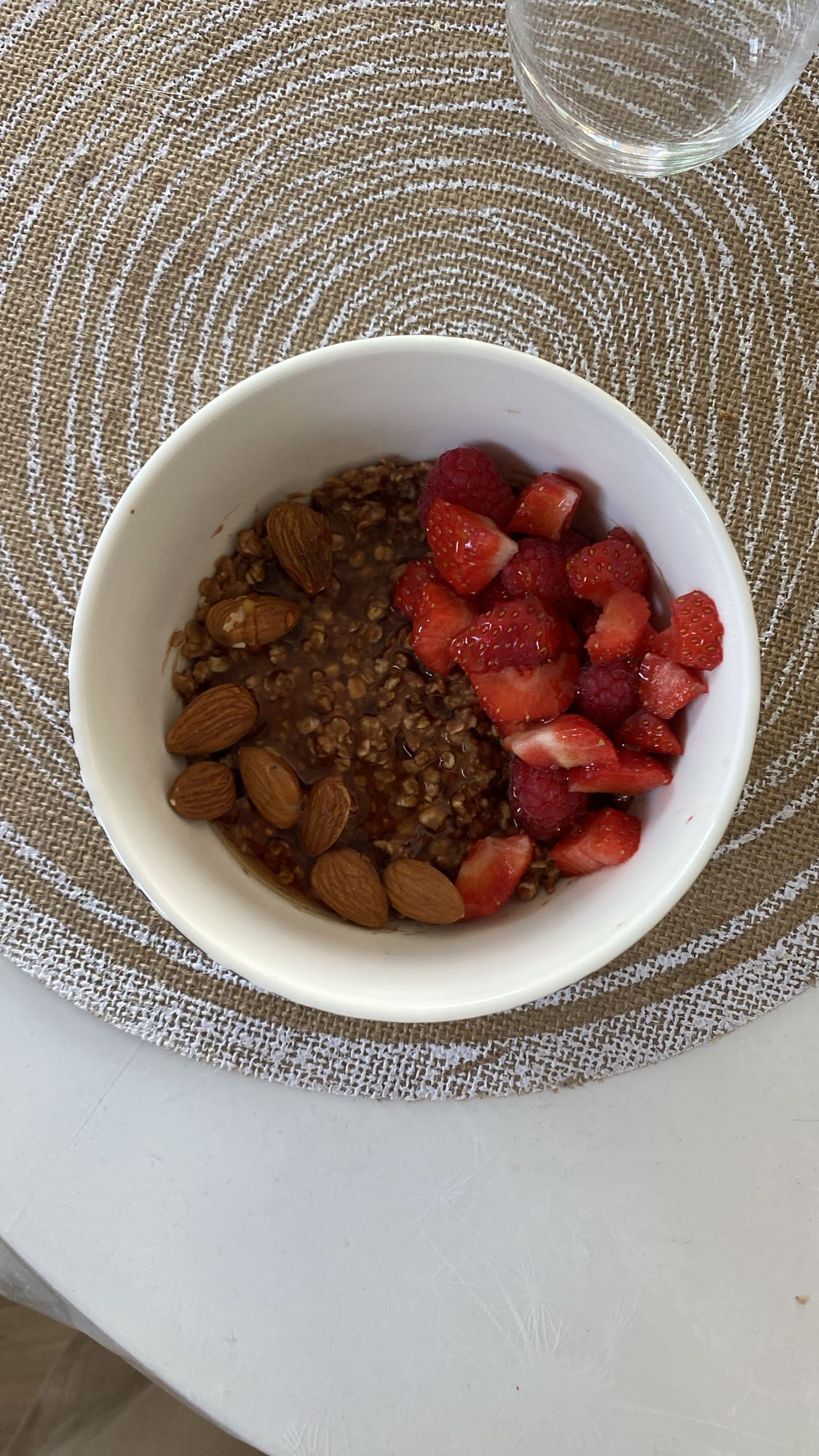 Gruau aux fruits et amandes