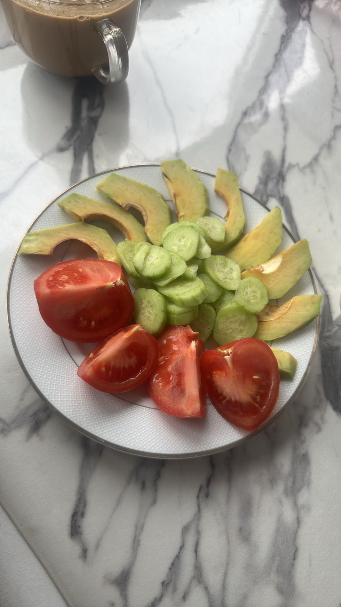 Овощной салат с авокадо