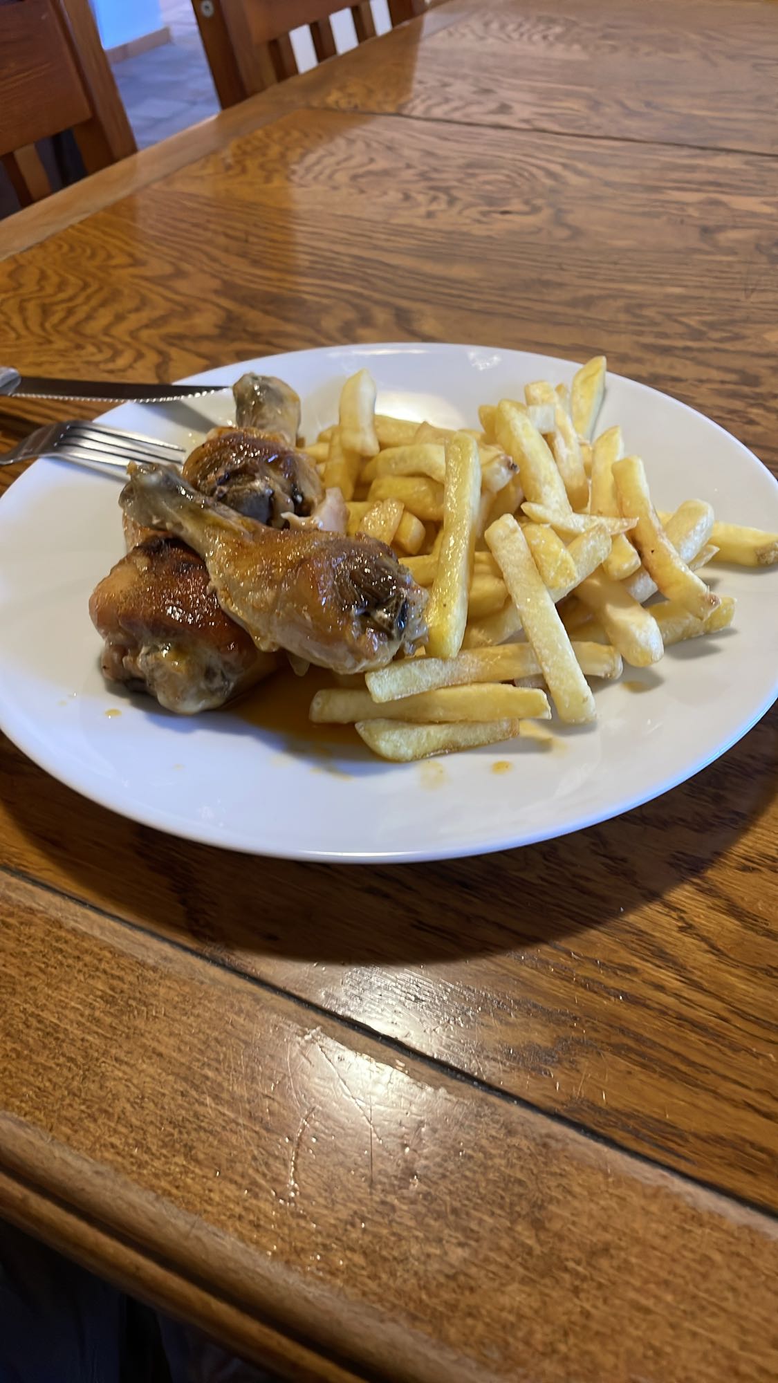 Piščančje krače s krompirčkom