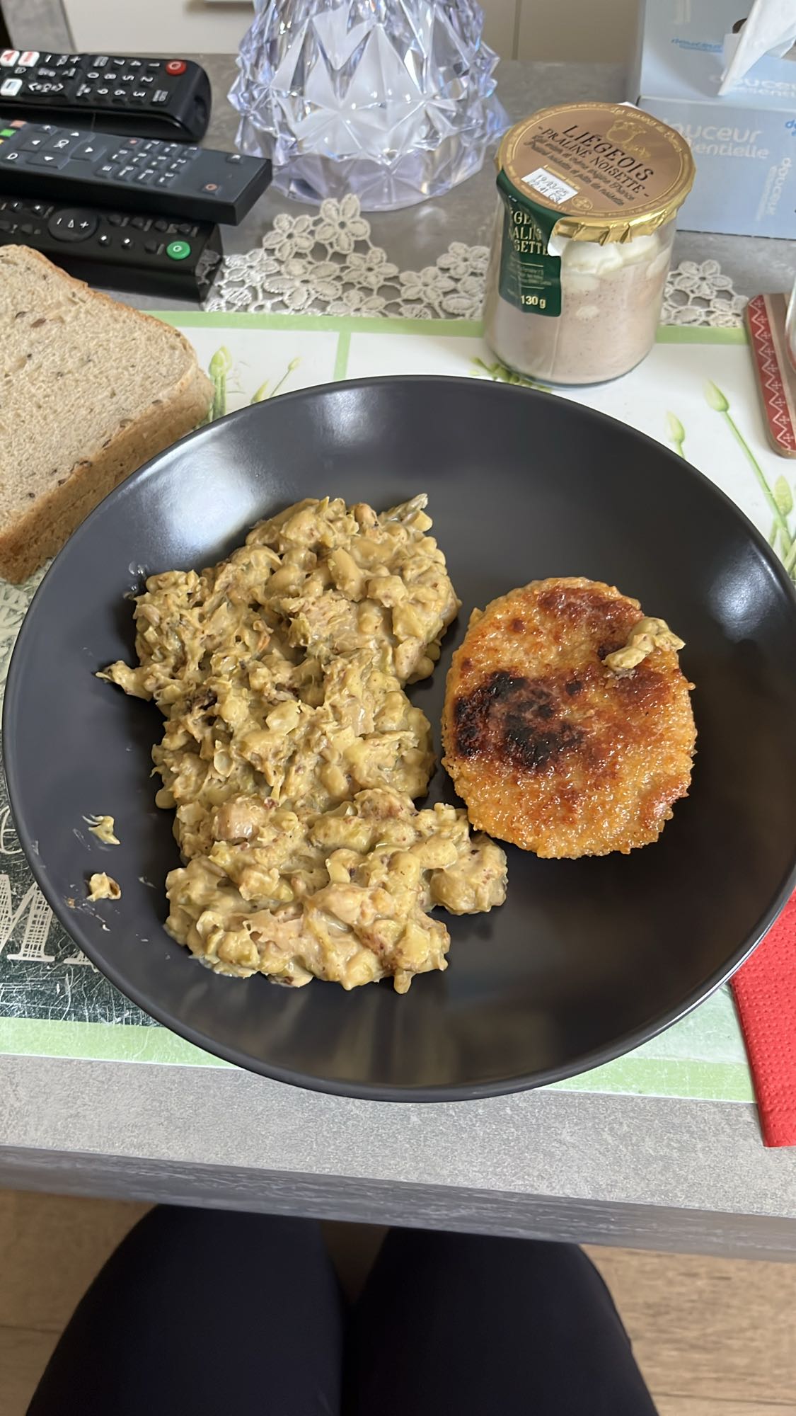 Plat de haricots et galette