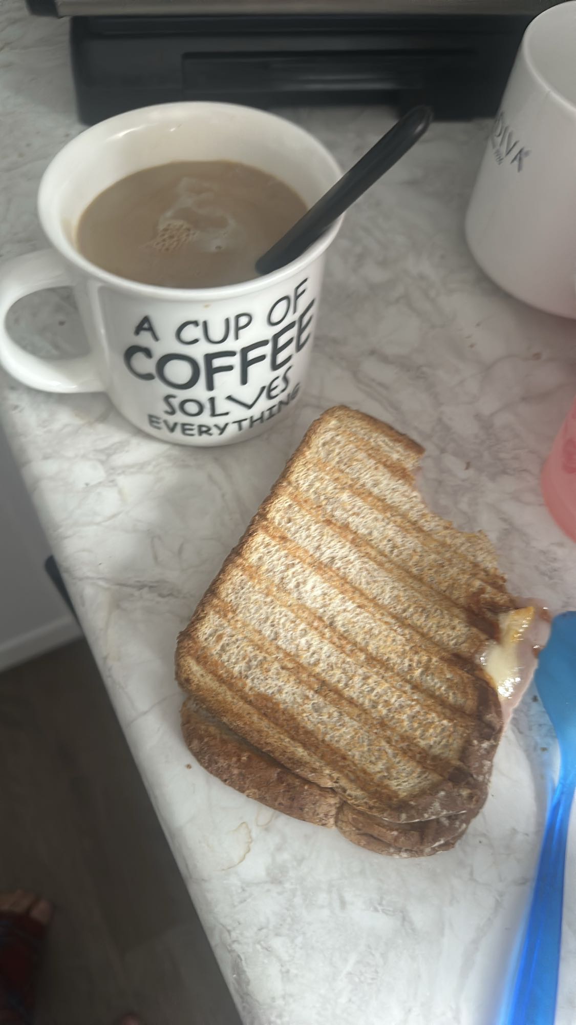 Café con sándwich