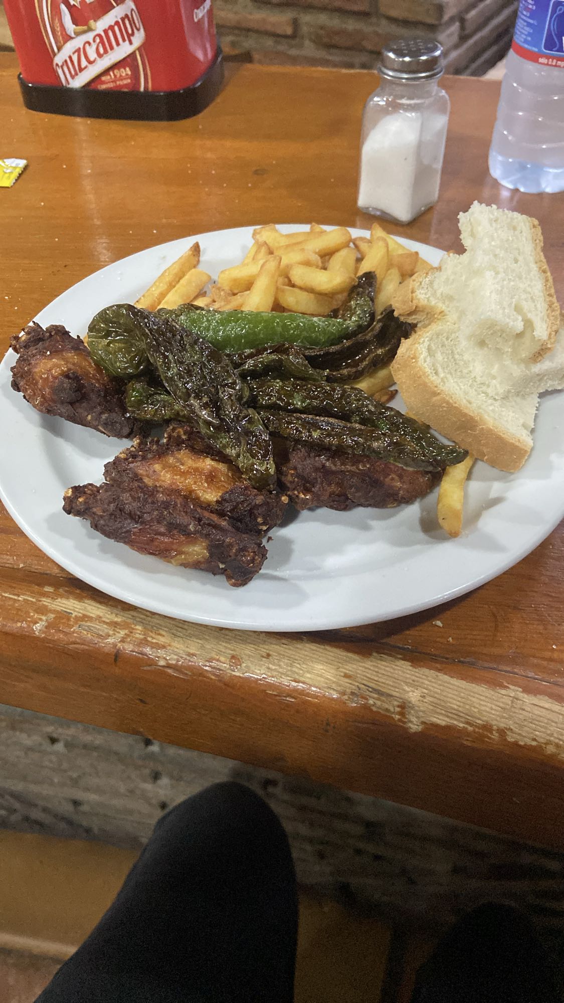 Pollo frito con patatas