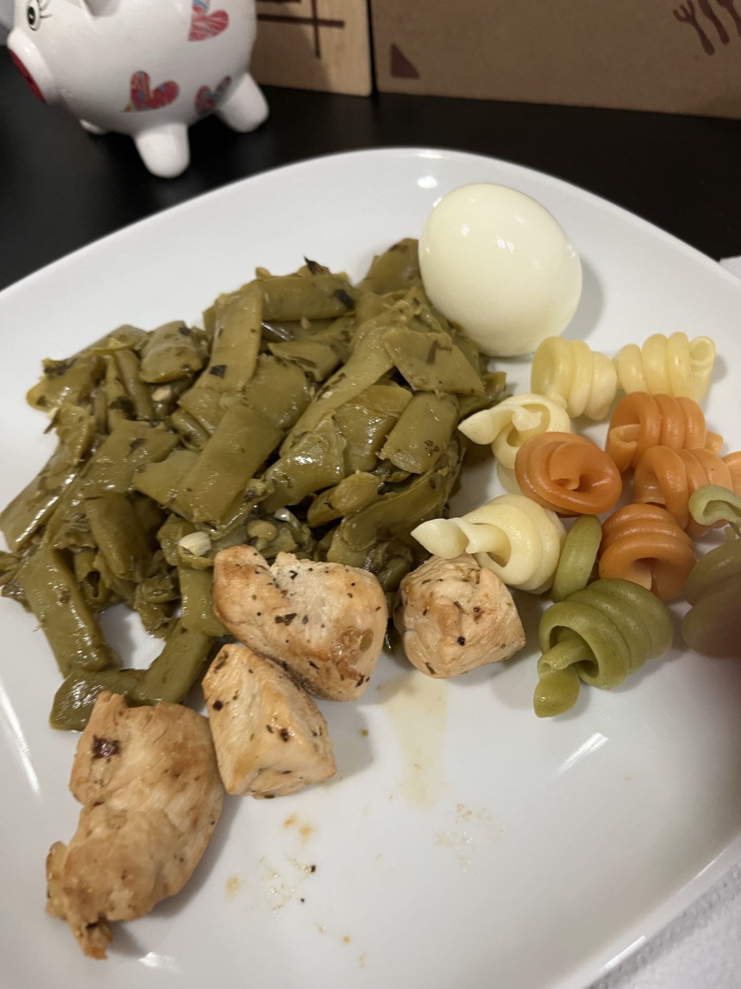 Pollo con nopales y pasta