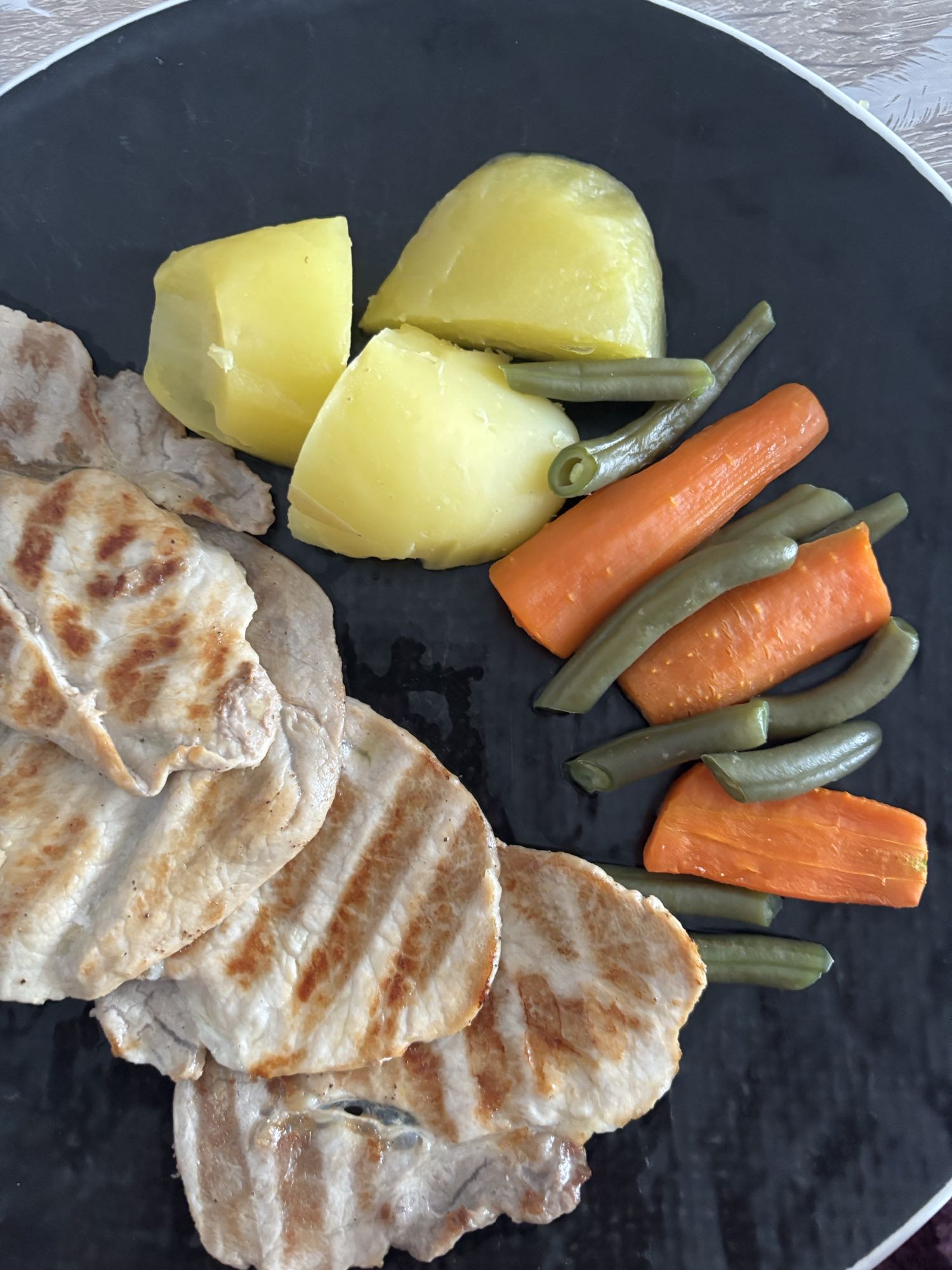 Cerdo a la plancha con verduras