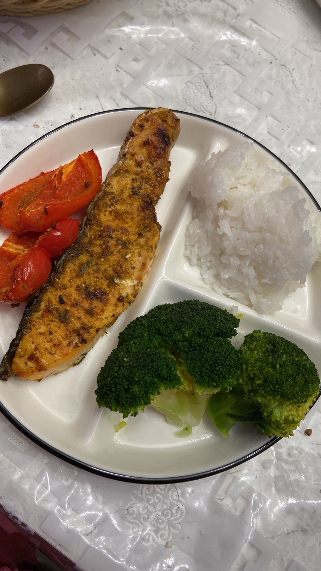 Запечённый лосось с рисом