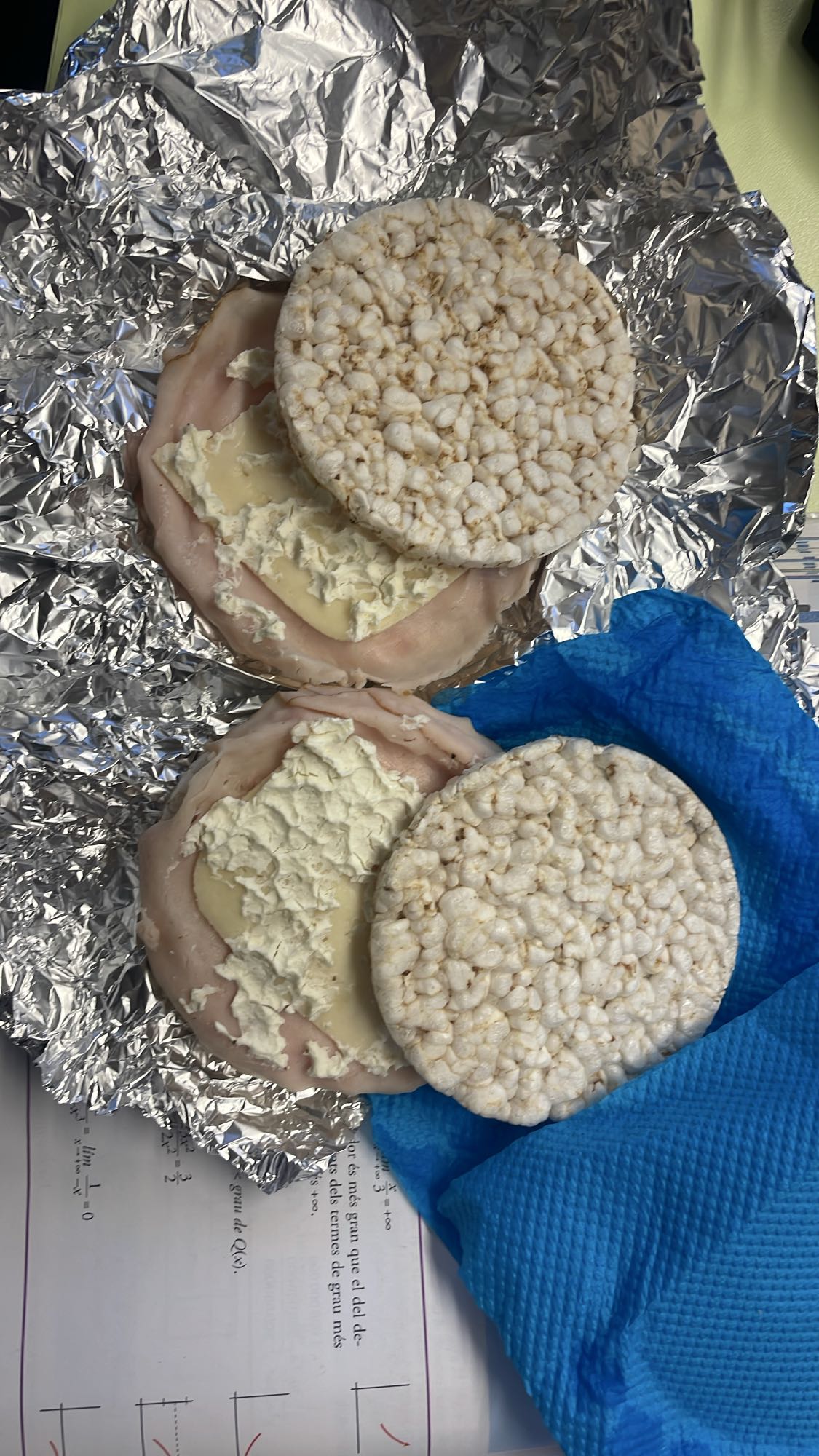 Tostadas de arroz con queso