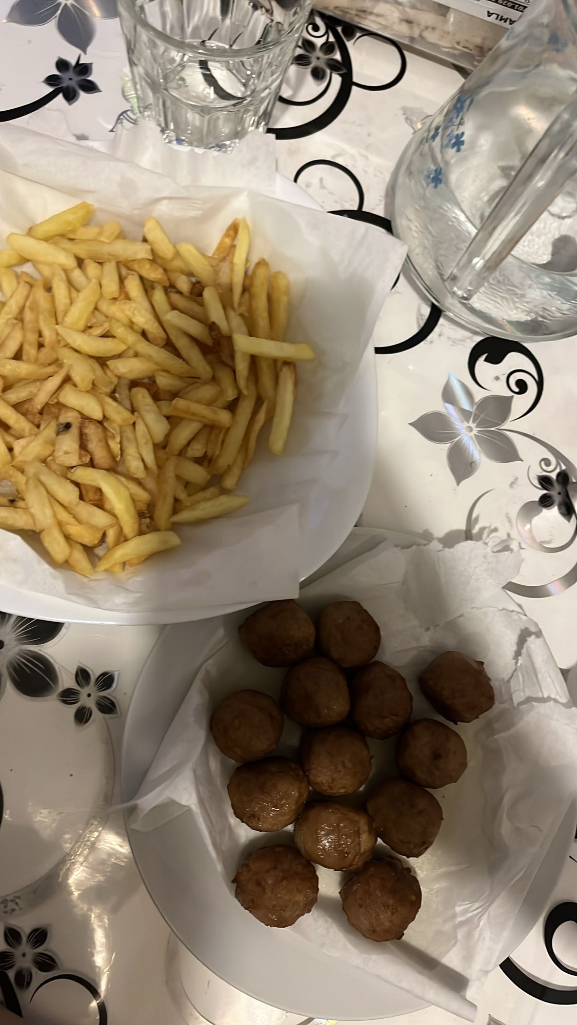 Köttbullar med pommes