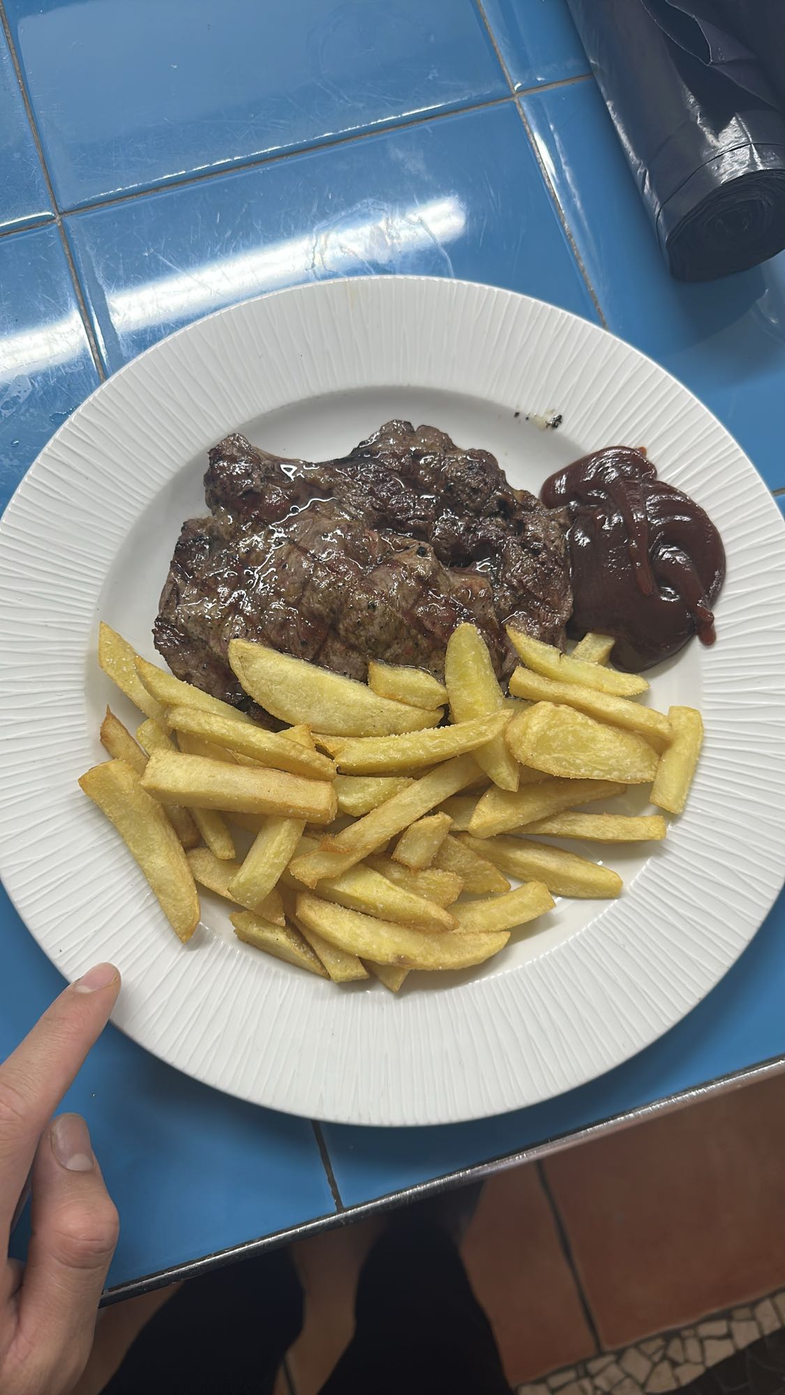 Bistec con papas fritas
