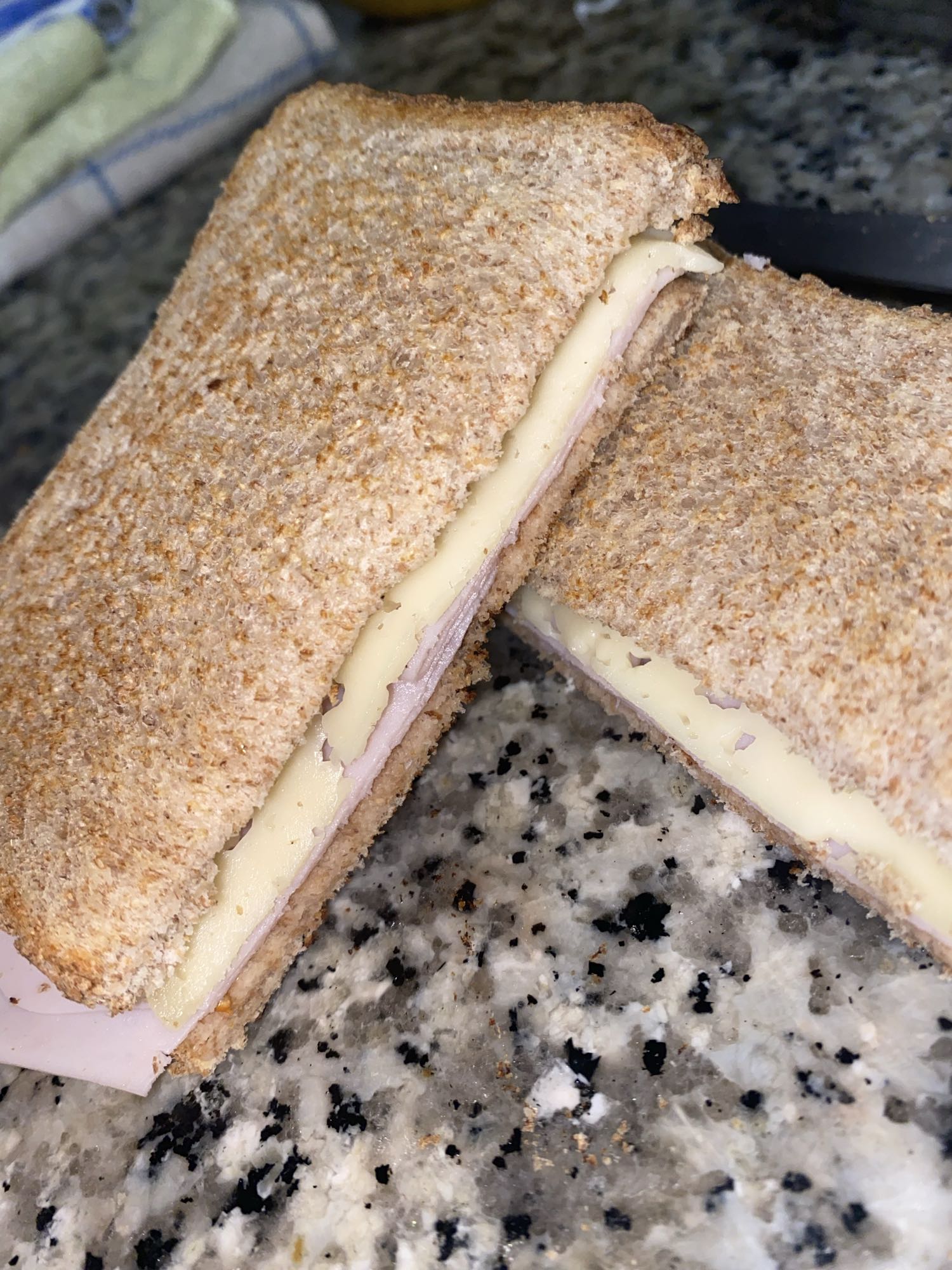 Sándwich de jamón y queso