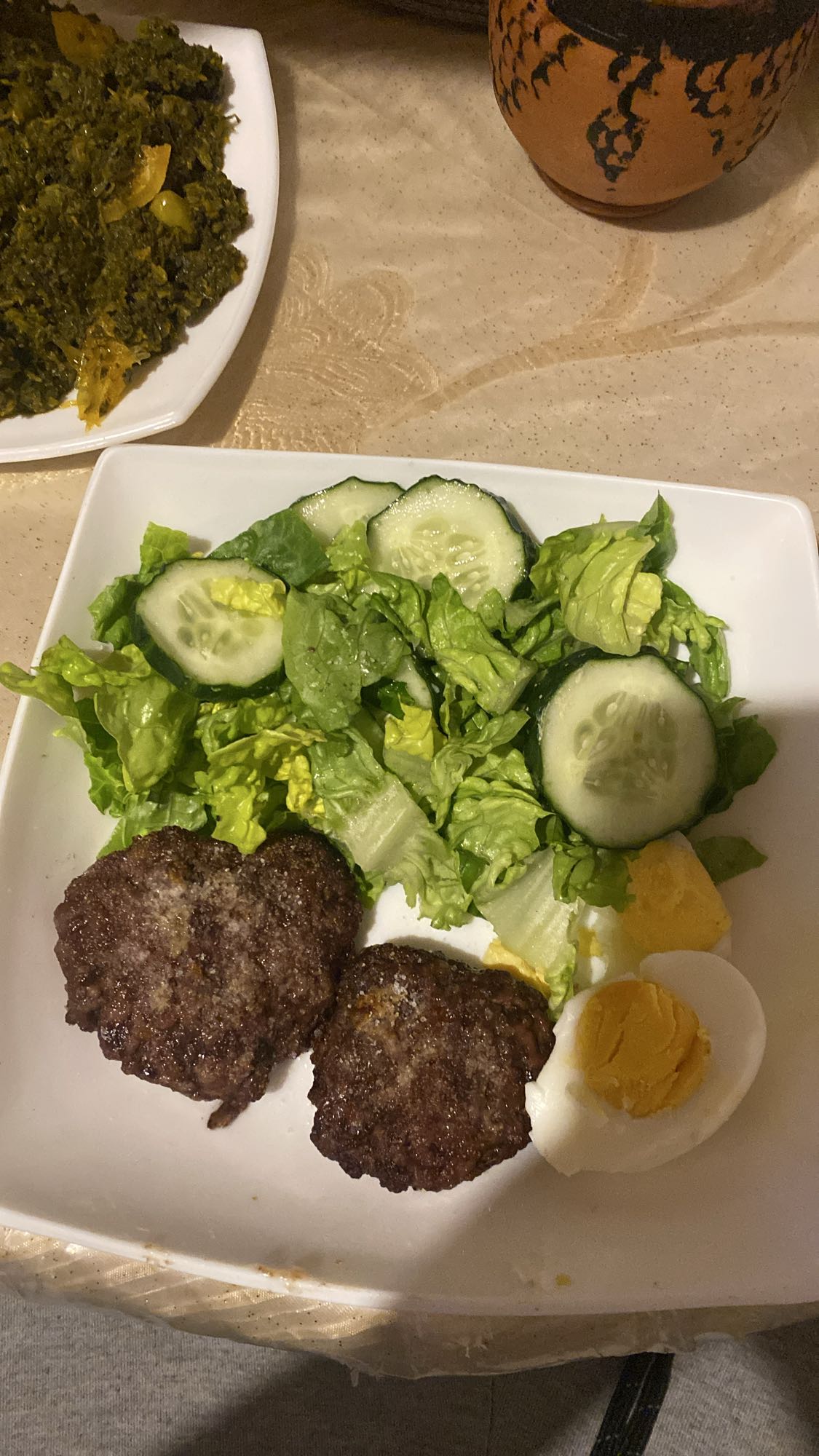 Ensalada con carne y huevo