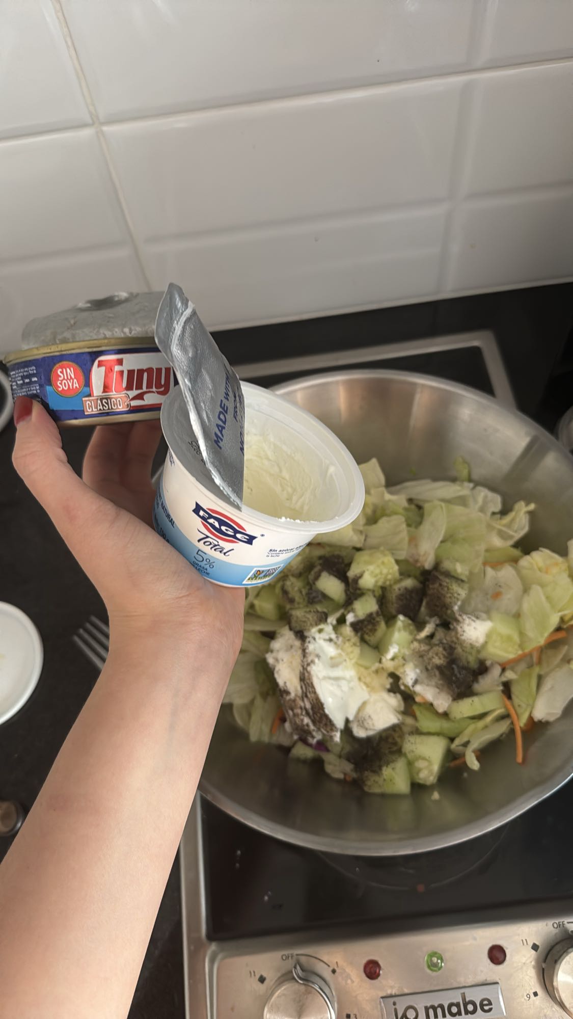 Салат с тунцом и йогуртом