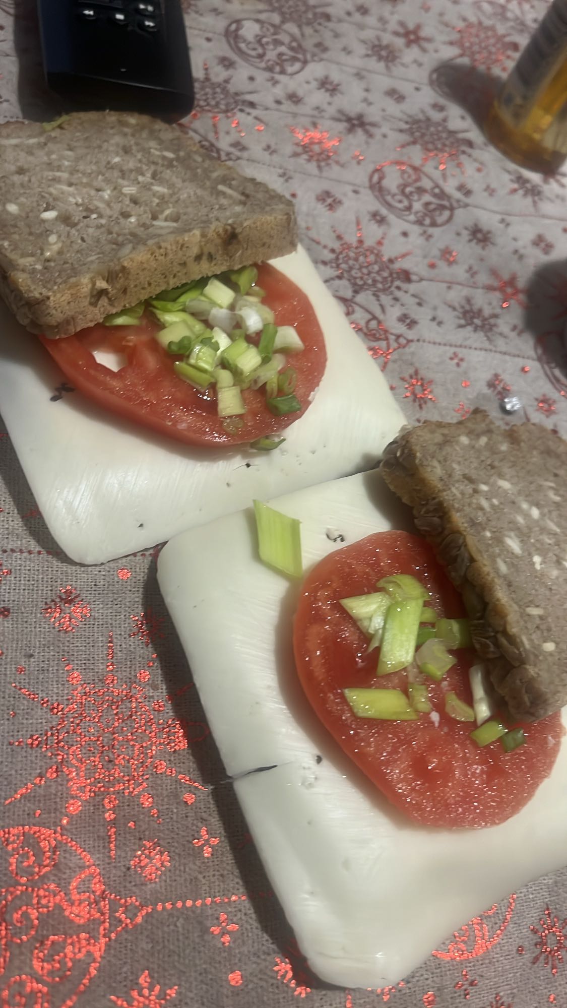 Kanapka z serem i warzywami