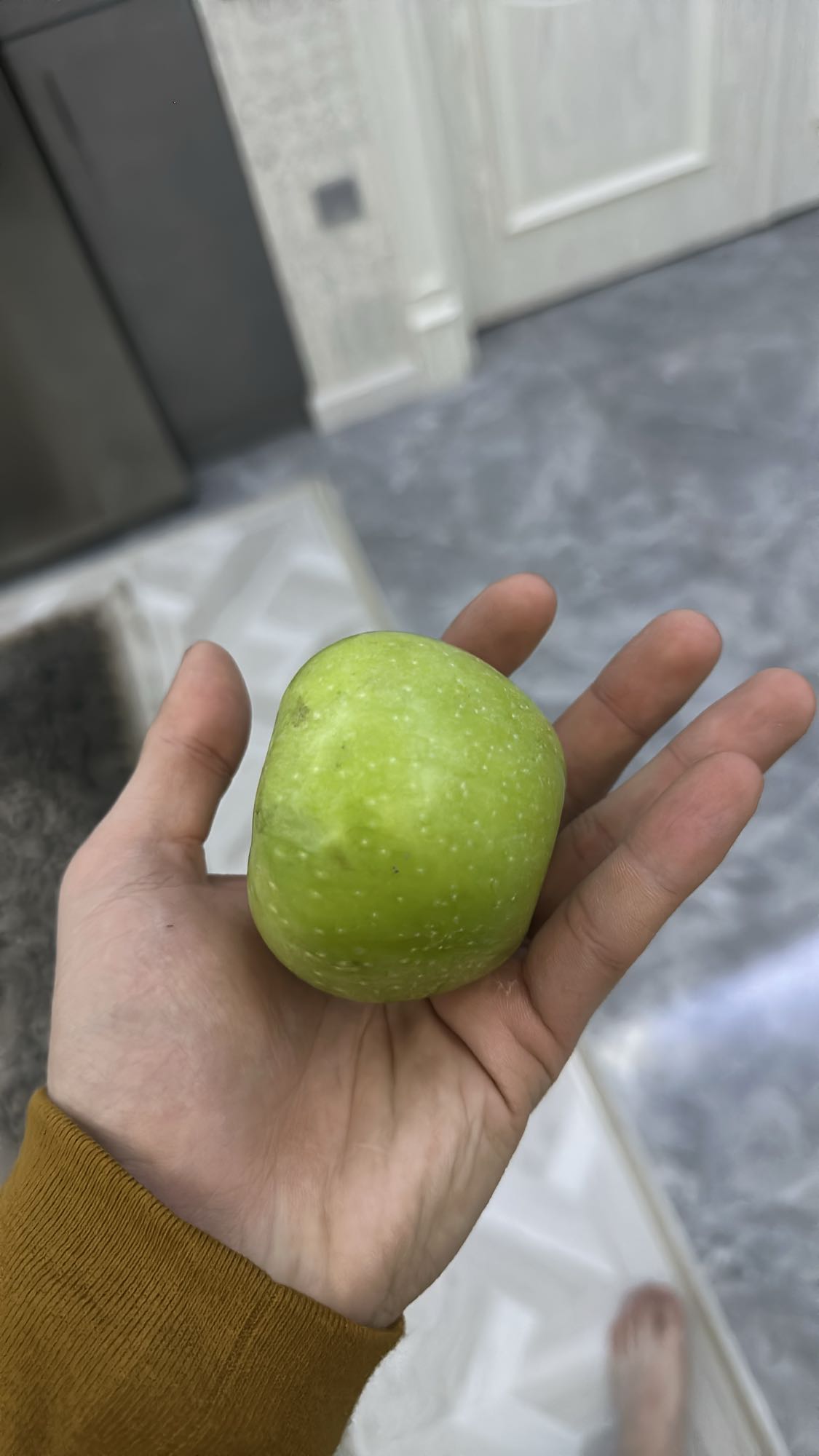 Зеленое яблоко