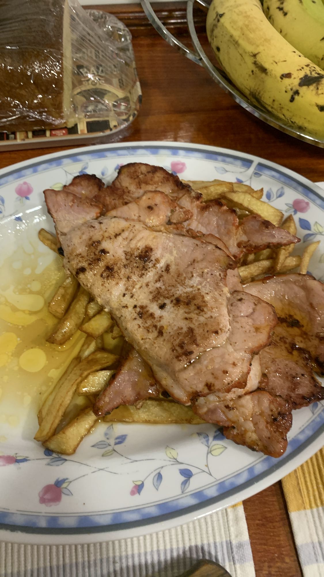 Chuleta con papas fritas