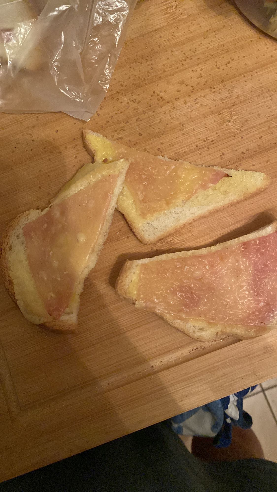 Tosty z serem i szynką