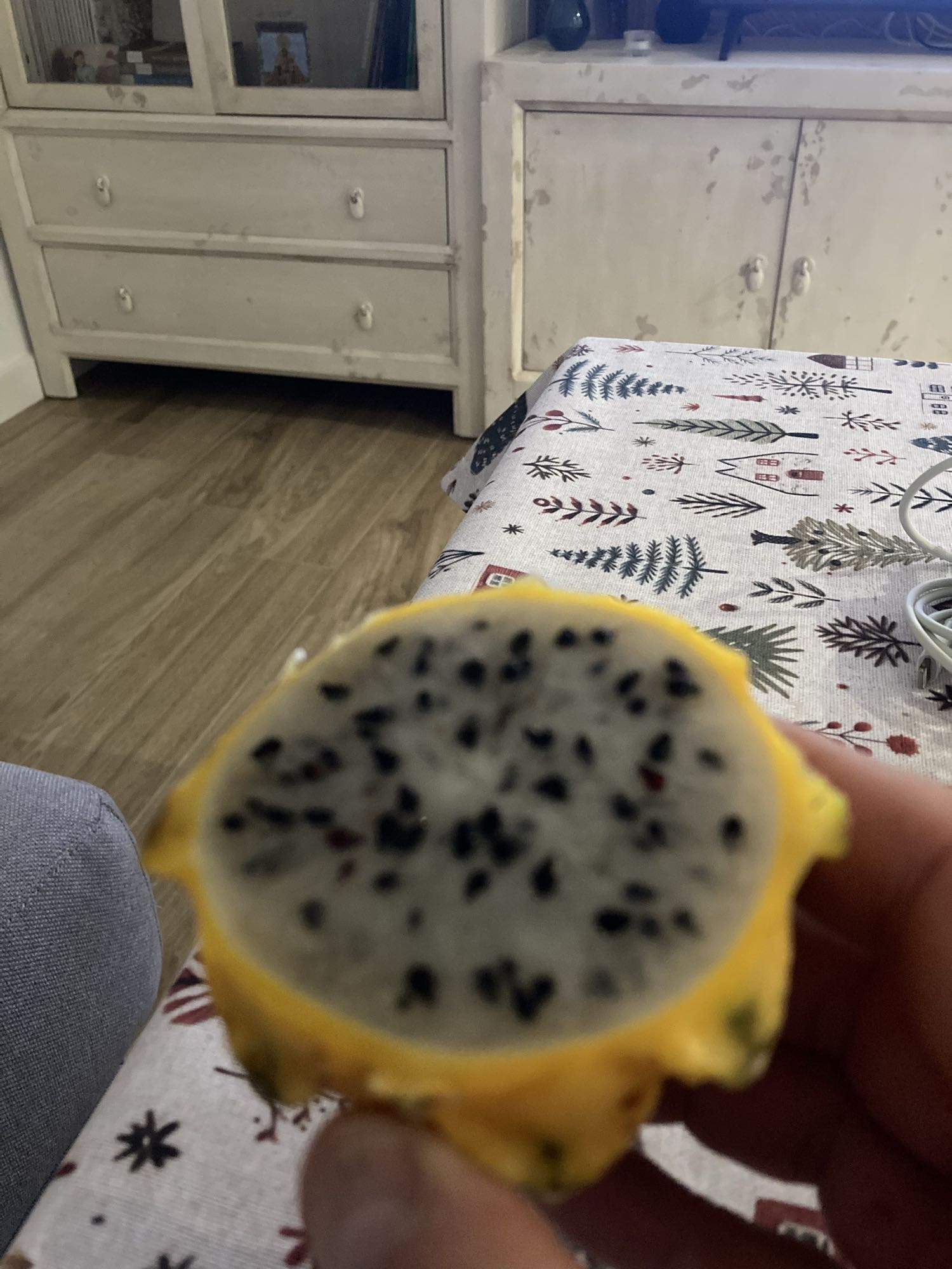 Fruta del dragón amarilla