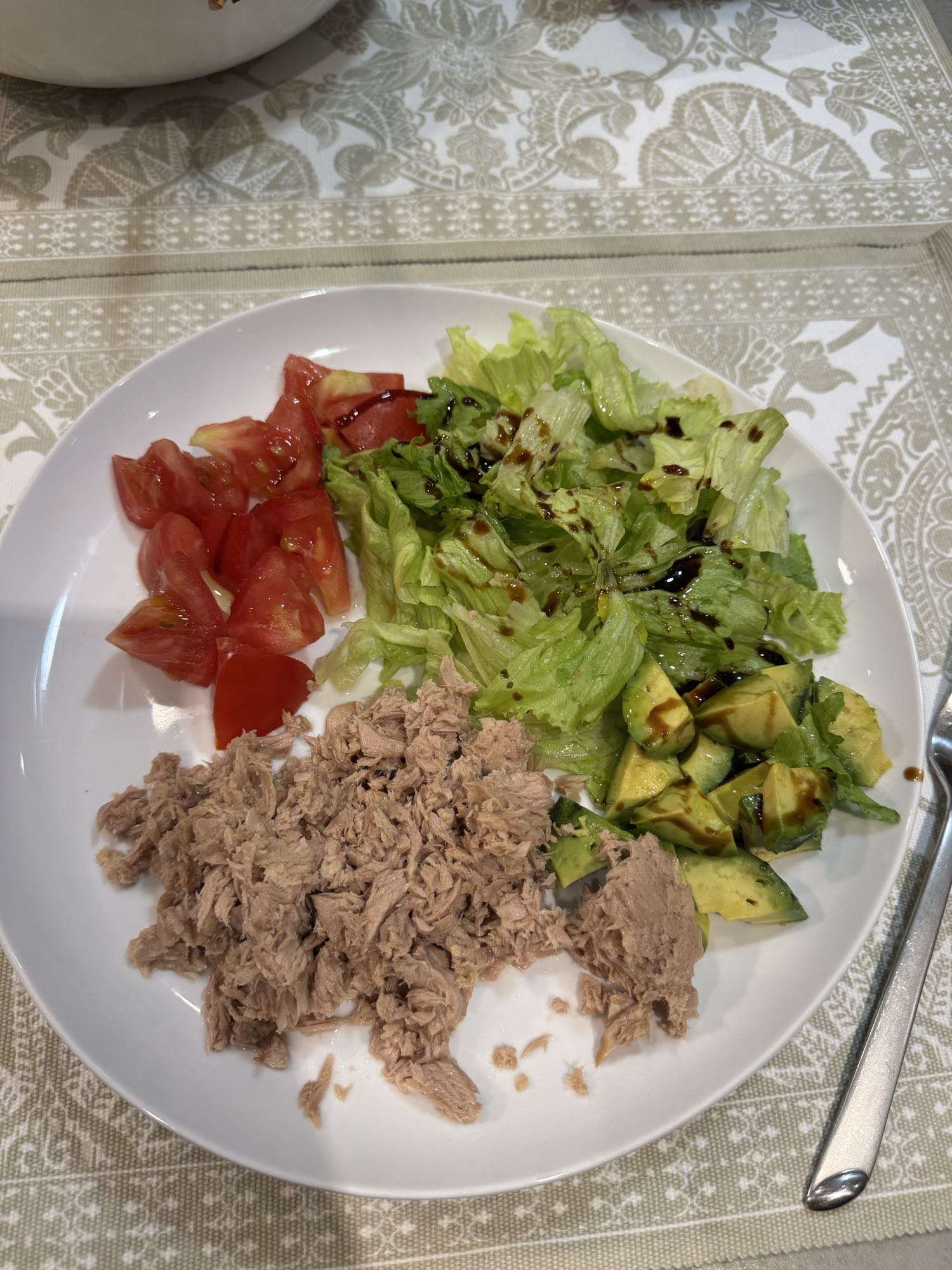 Ensalada de atún y aguacate