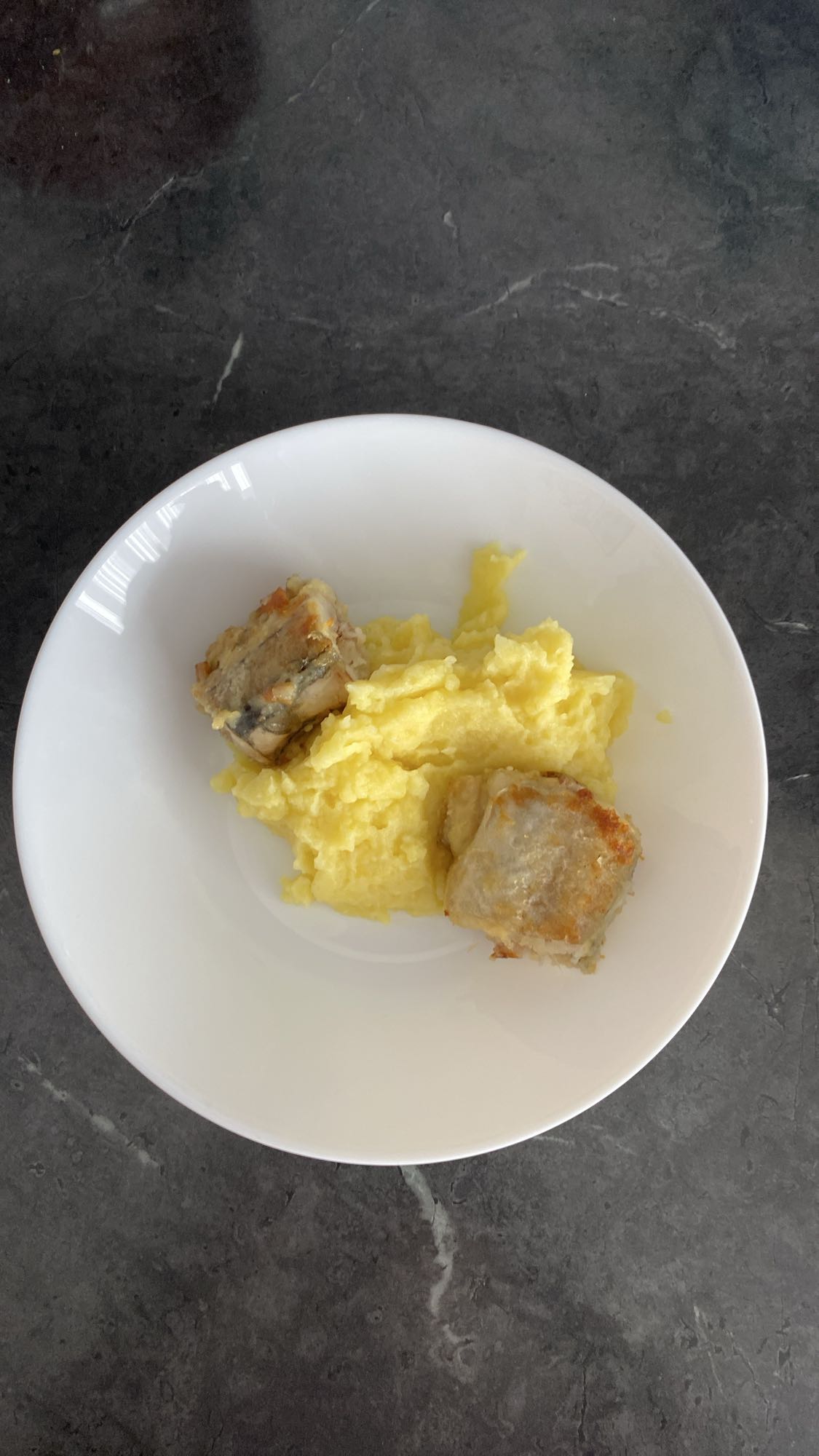 Жареная рыба с пюре