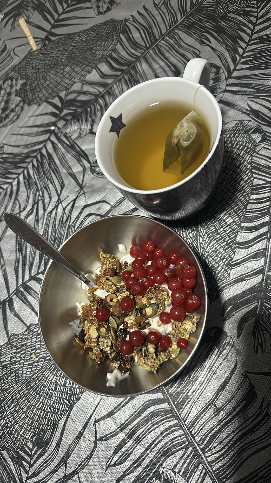 Yaourt granola et thé