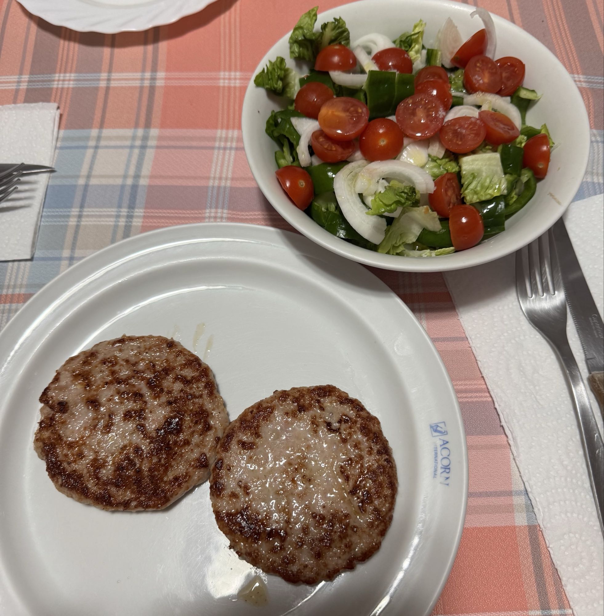 Hamburguesas con ensalada