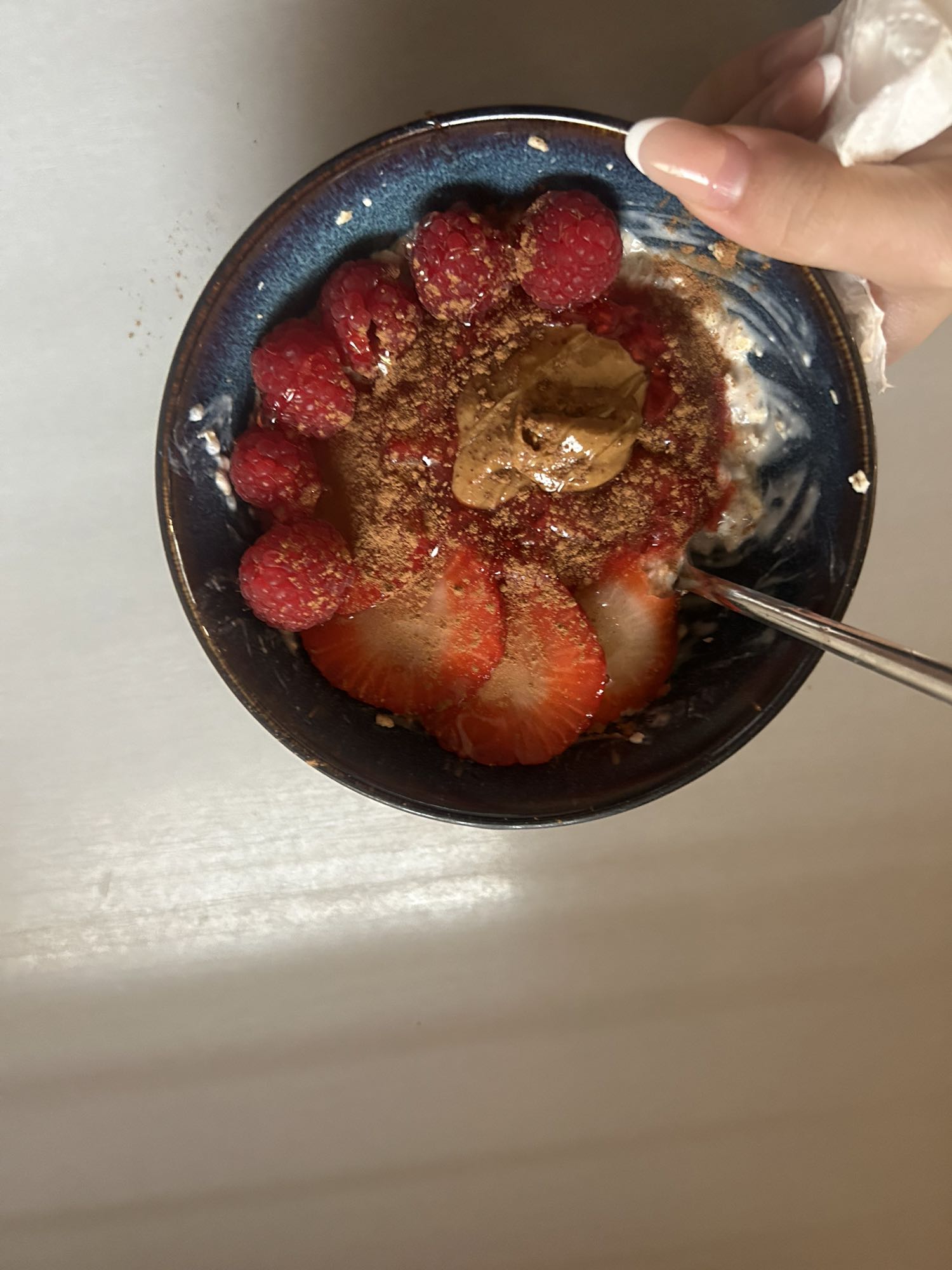 Avena con frutas y crema