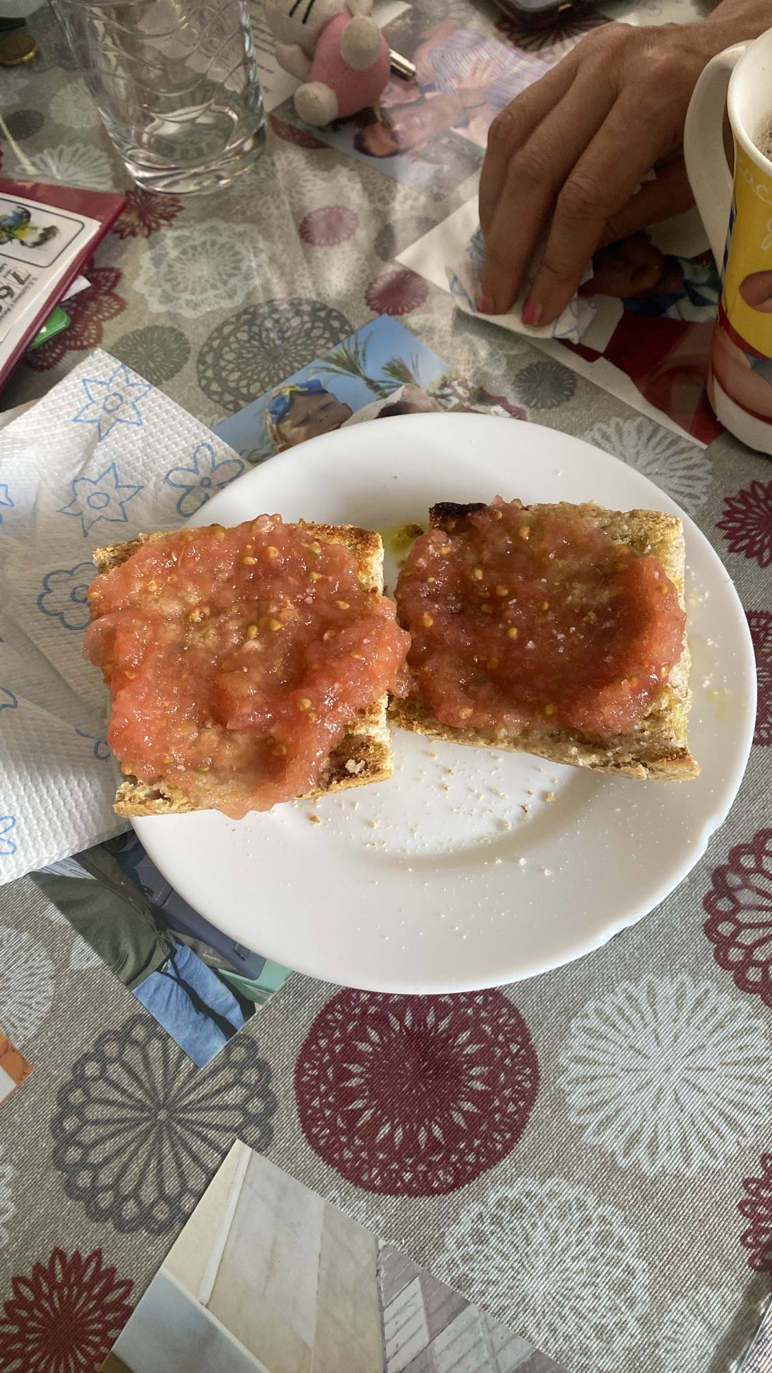 Pan con tomate