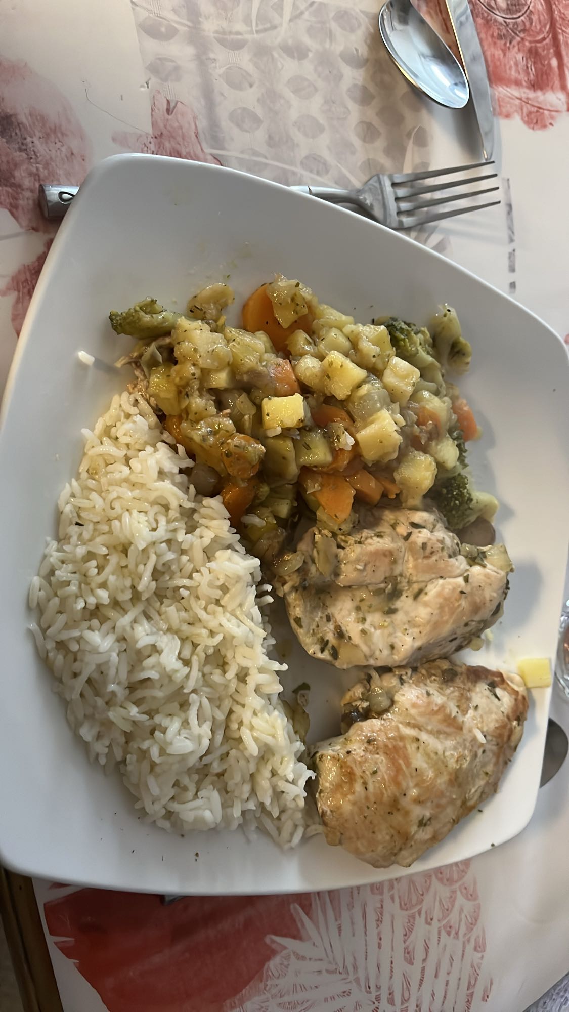 Poulet avec riz et légumes