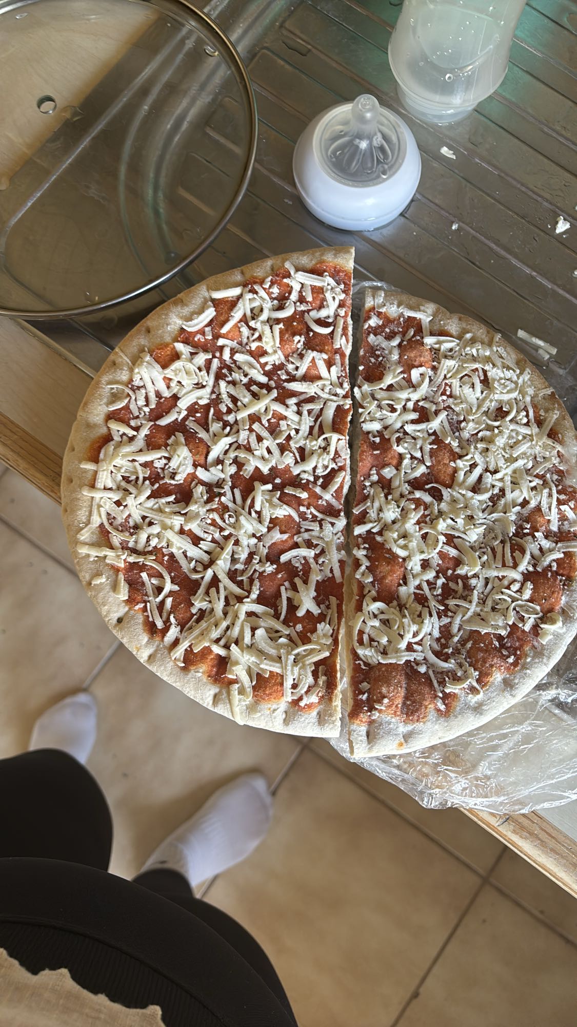 Pizza serowo-pomidorowa