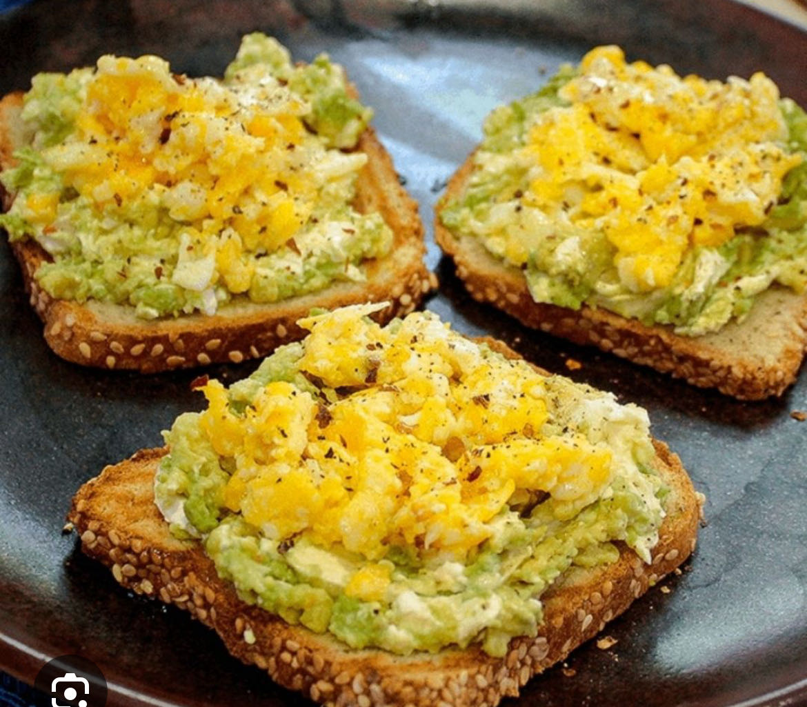 Tostadas de aguacate y huevo