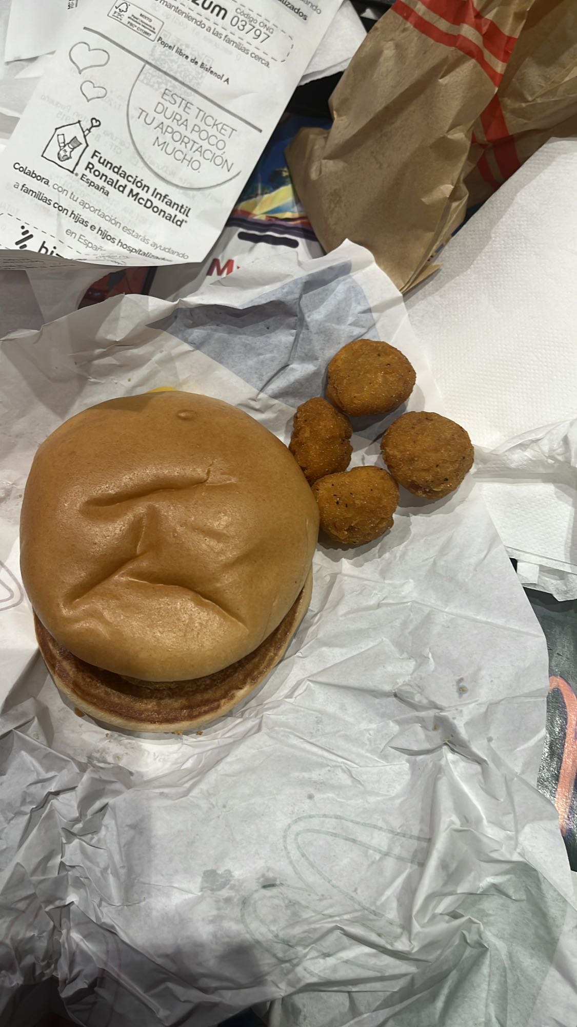 Hamburguesa con nuggets