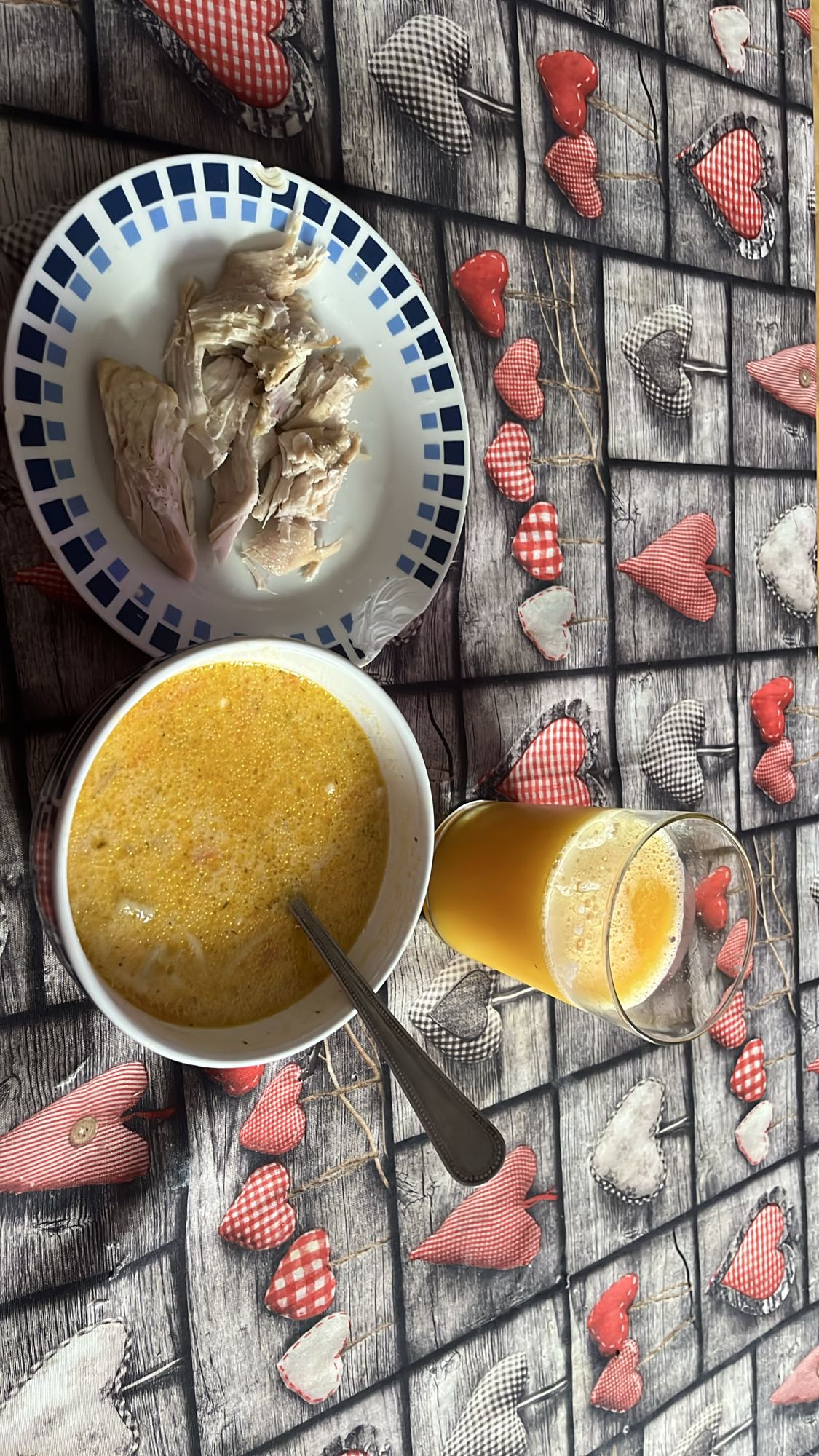 Sopa con pollo y jugo