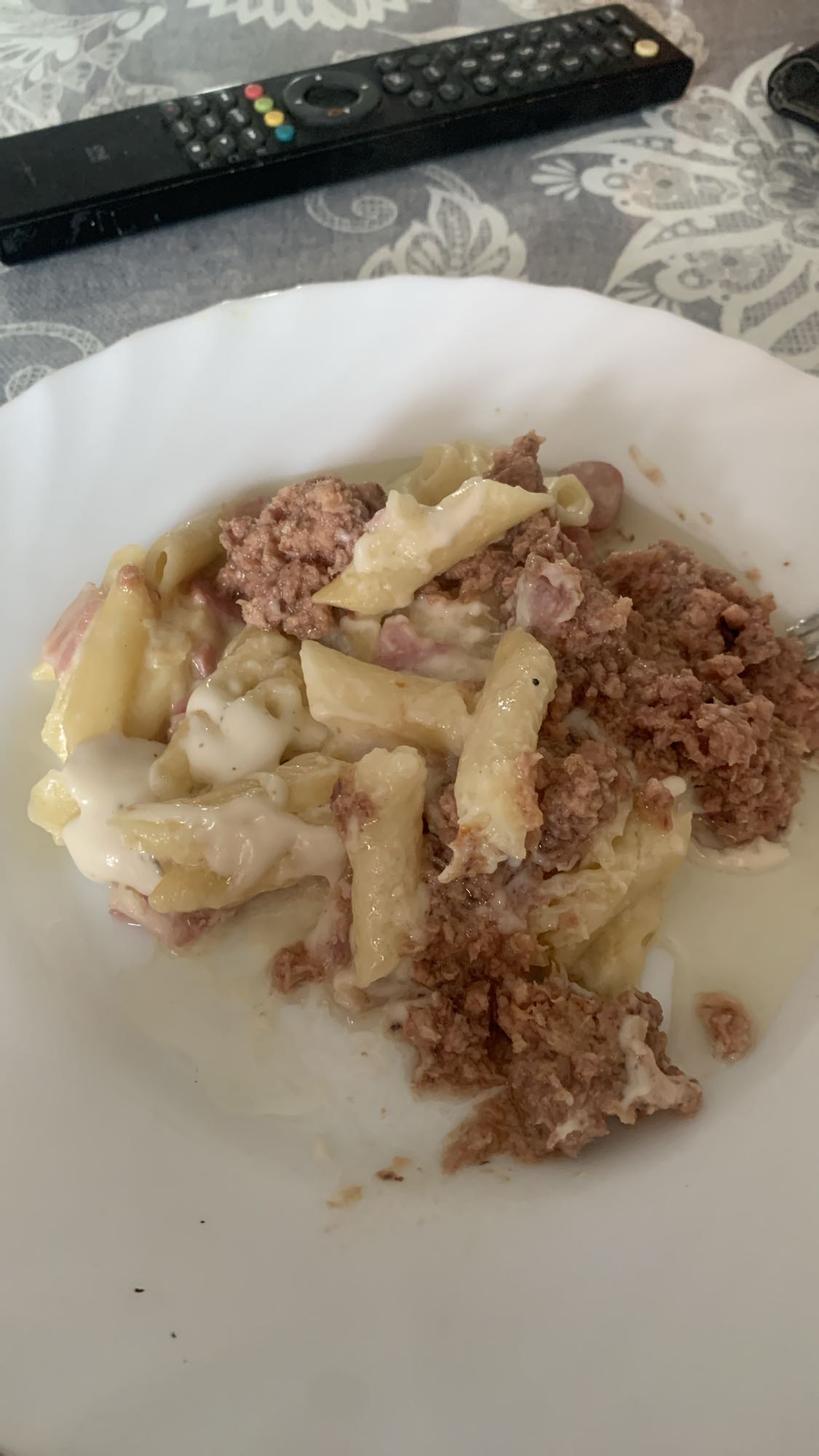 Pasta con carne y queso