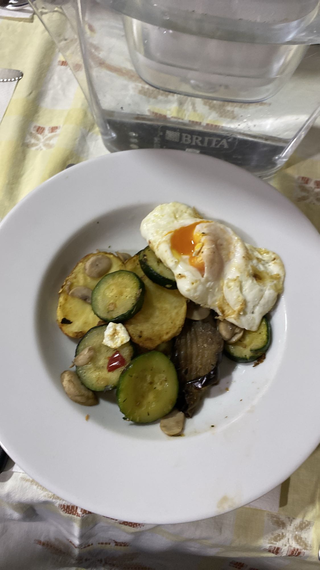 Huevo con verduras asadas