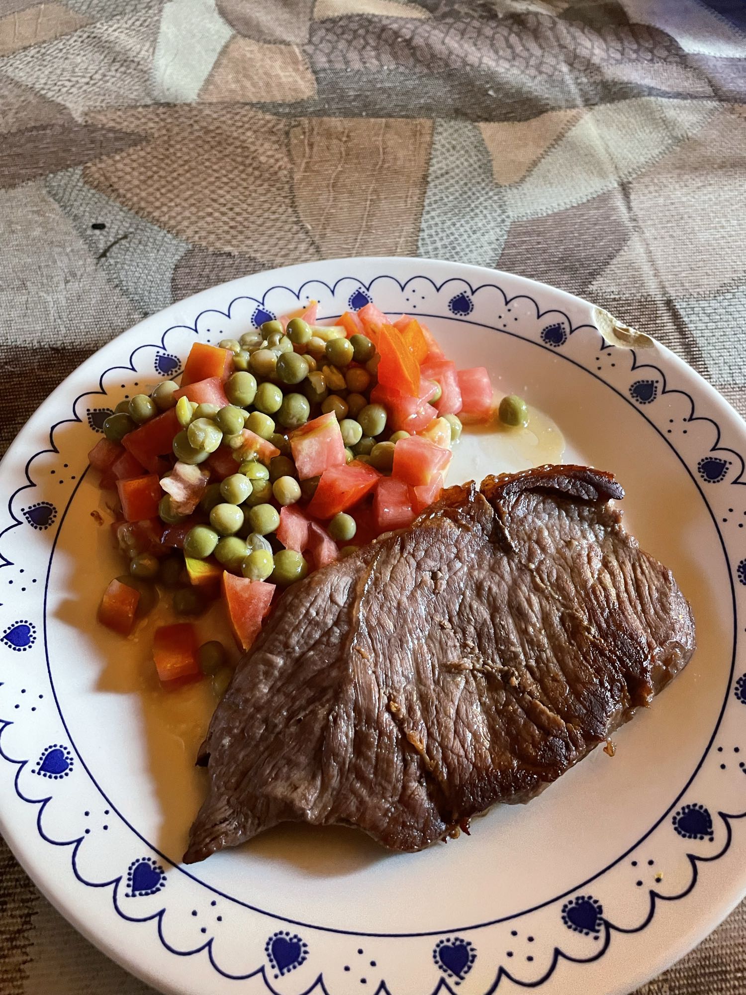 Carne asada con ensalada
