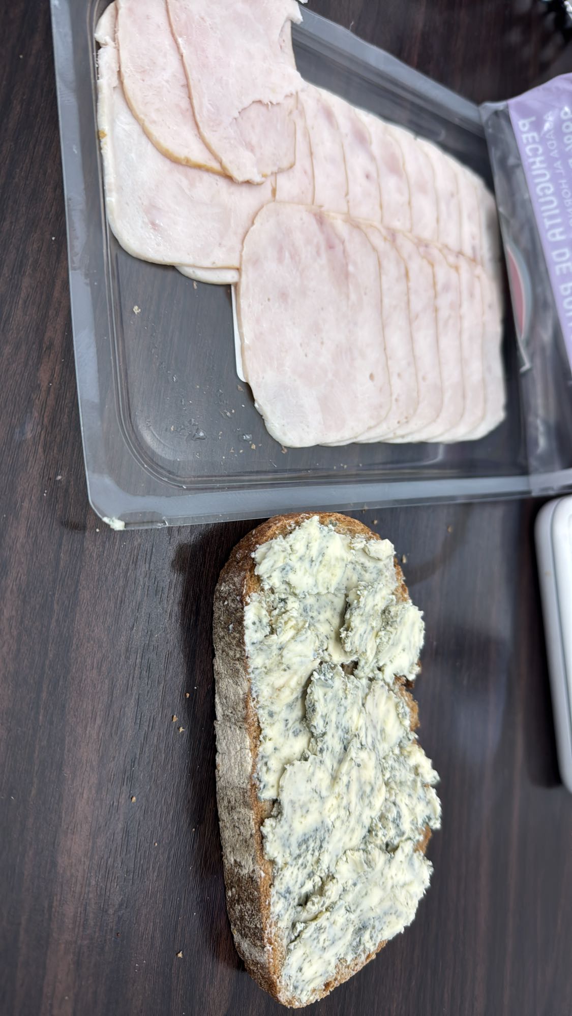 Pan con queso y jamón