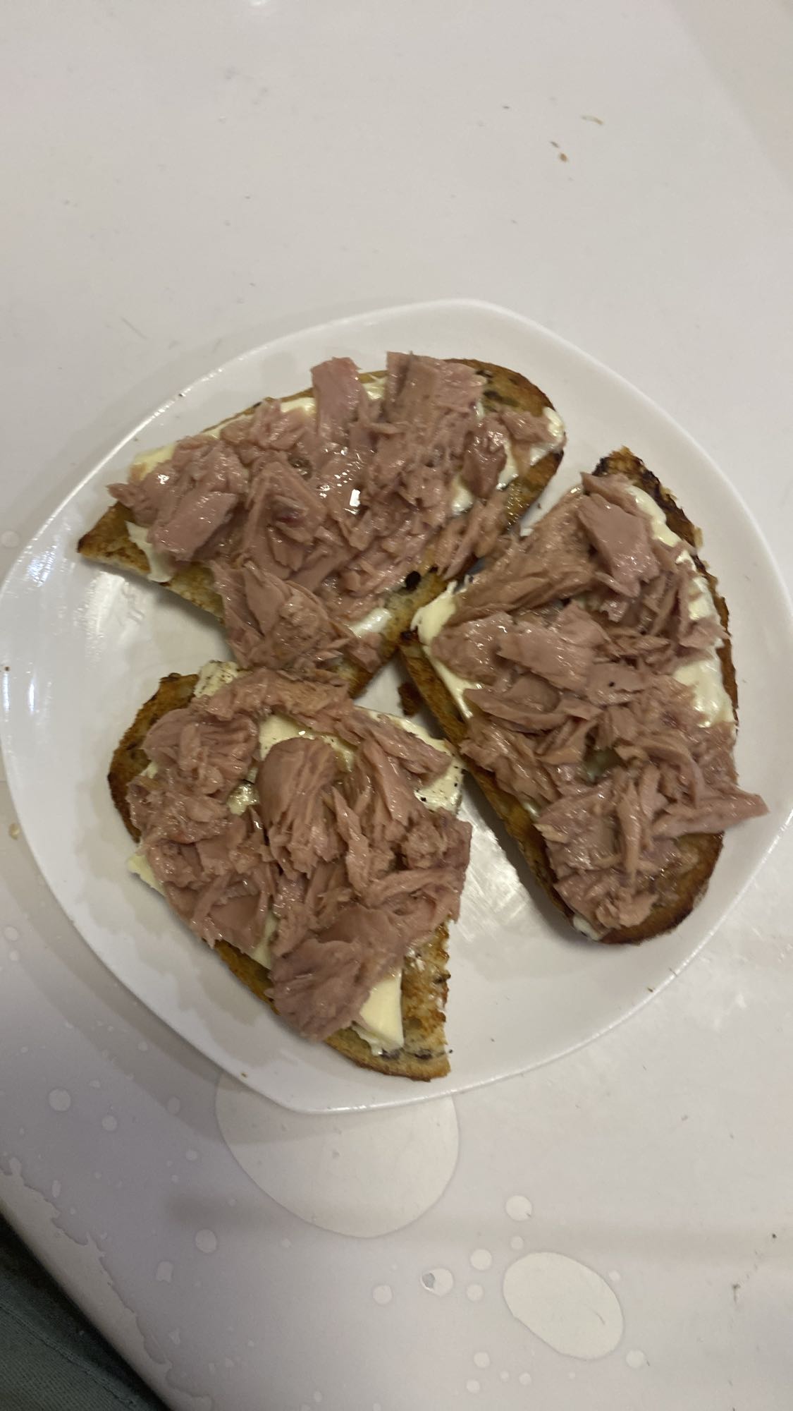 Тост з тунцем