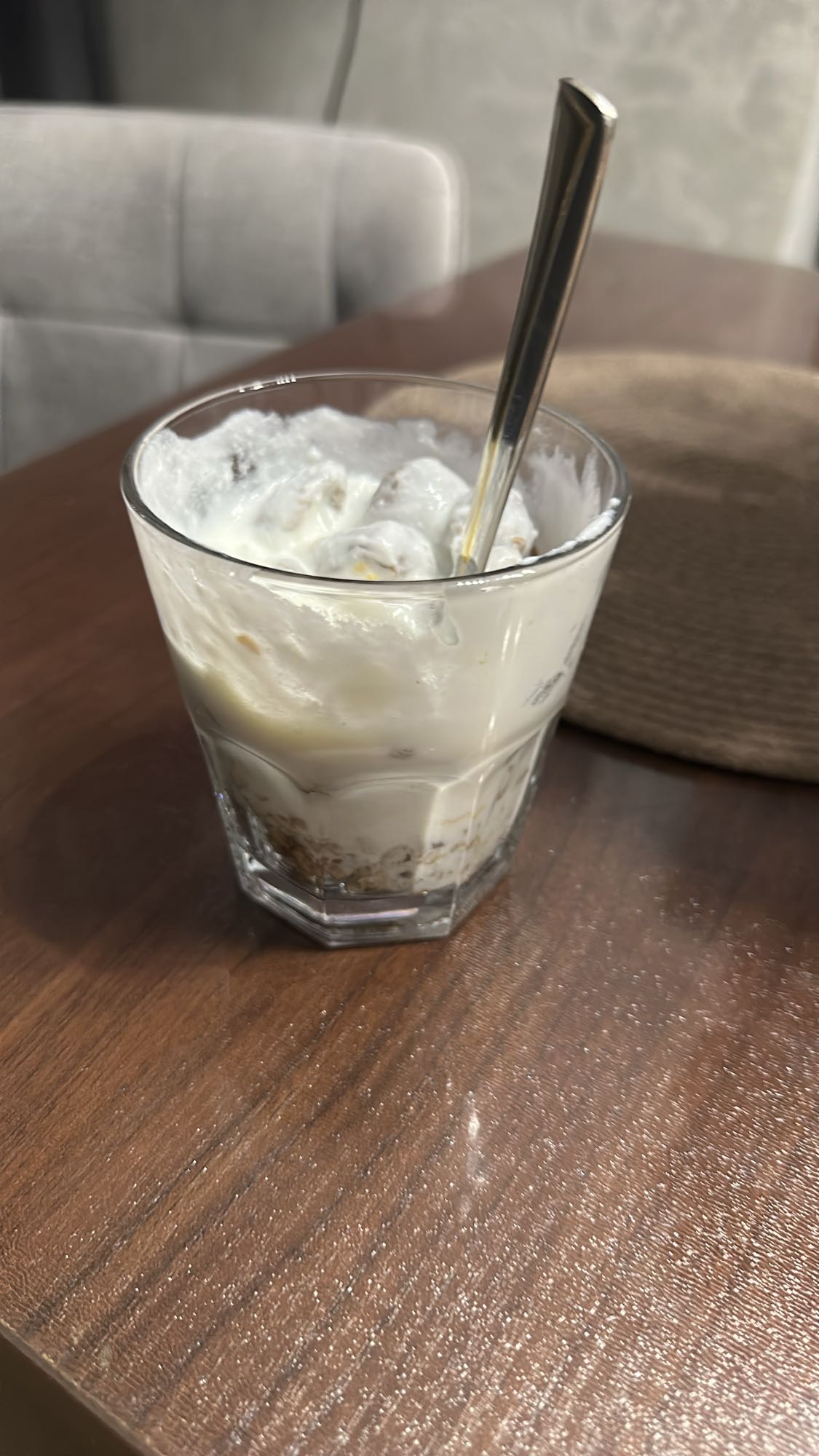 Йогурт с мюсли