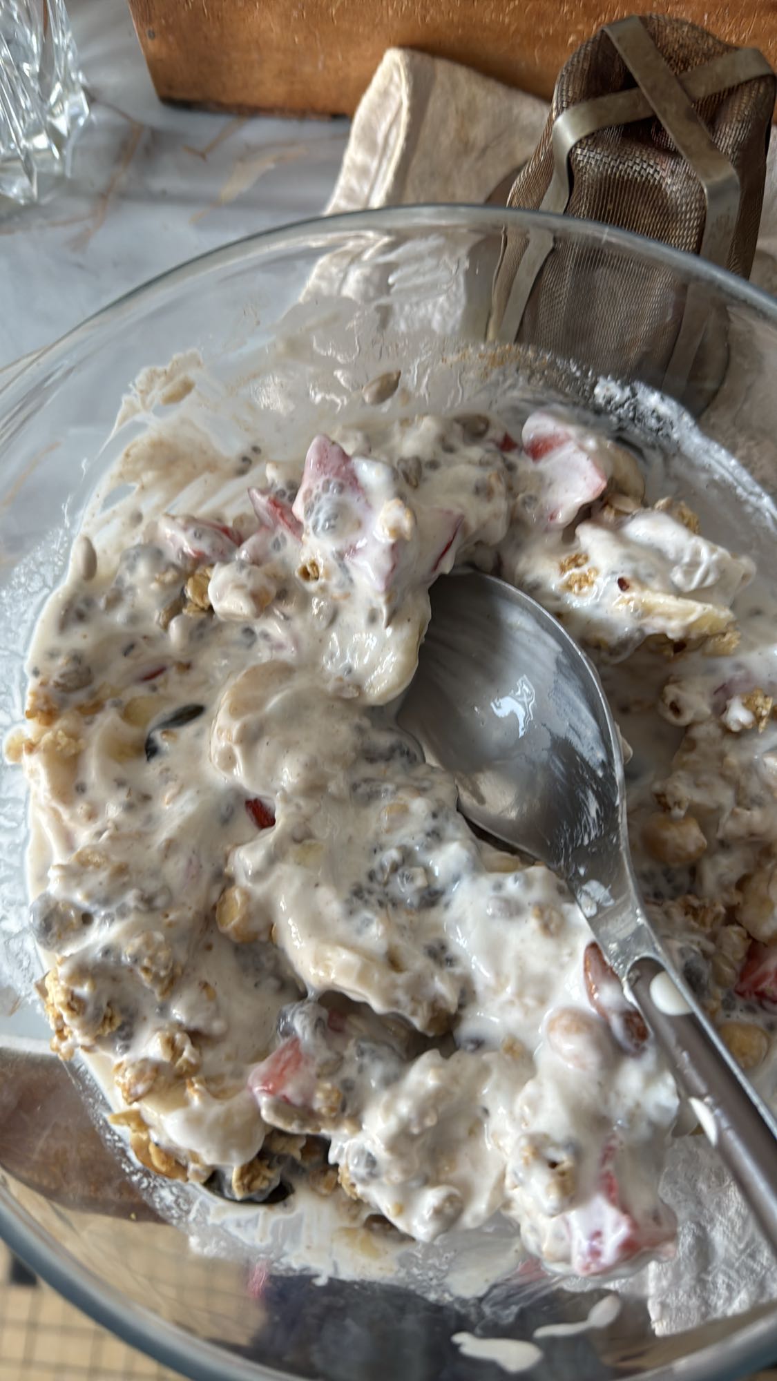 Yaourt aux fruits et granola