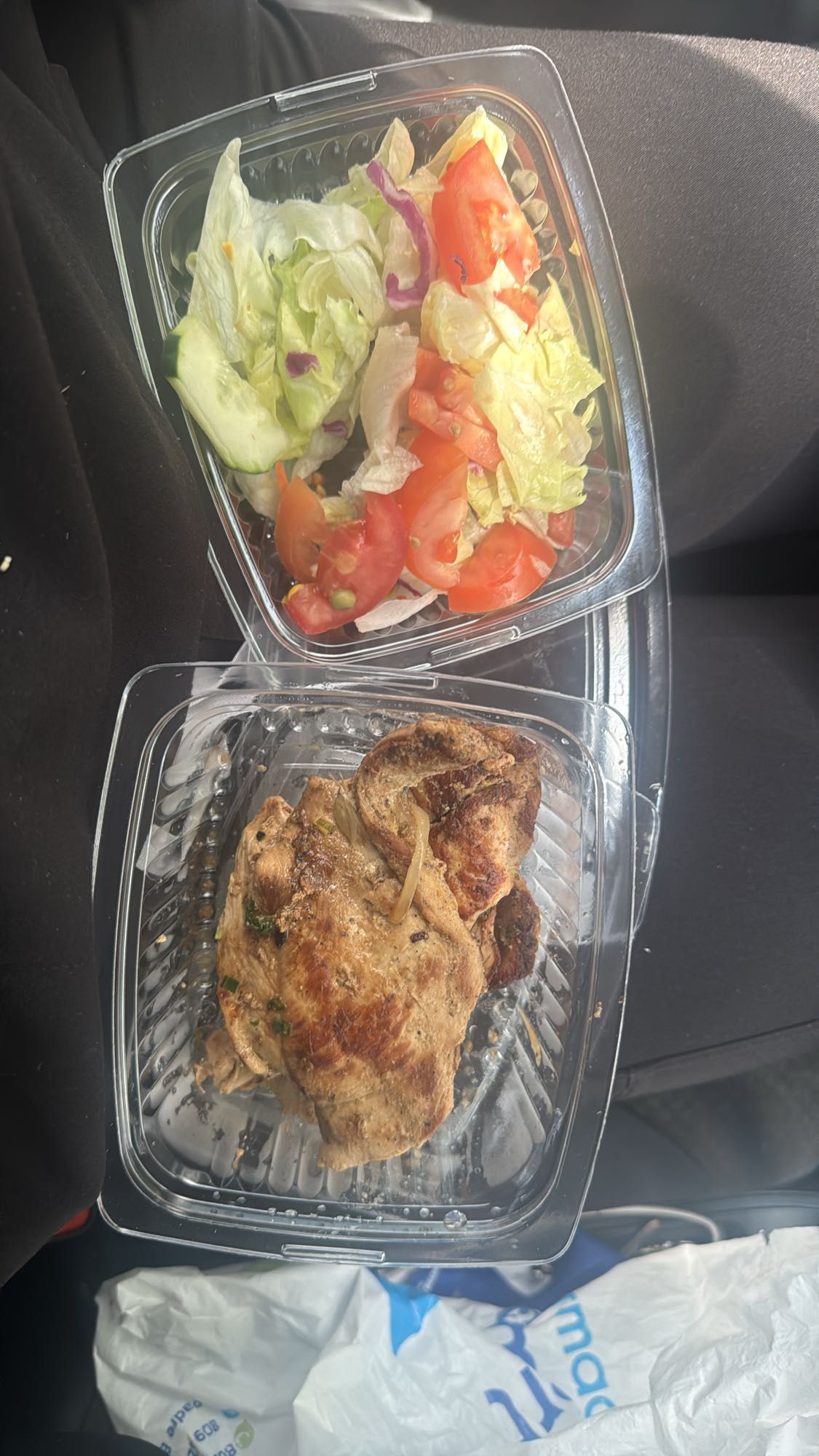 Pollo a la plancha con ensalada