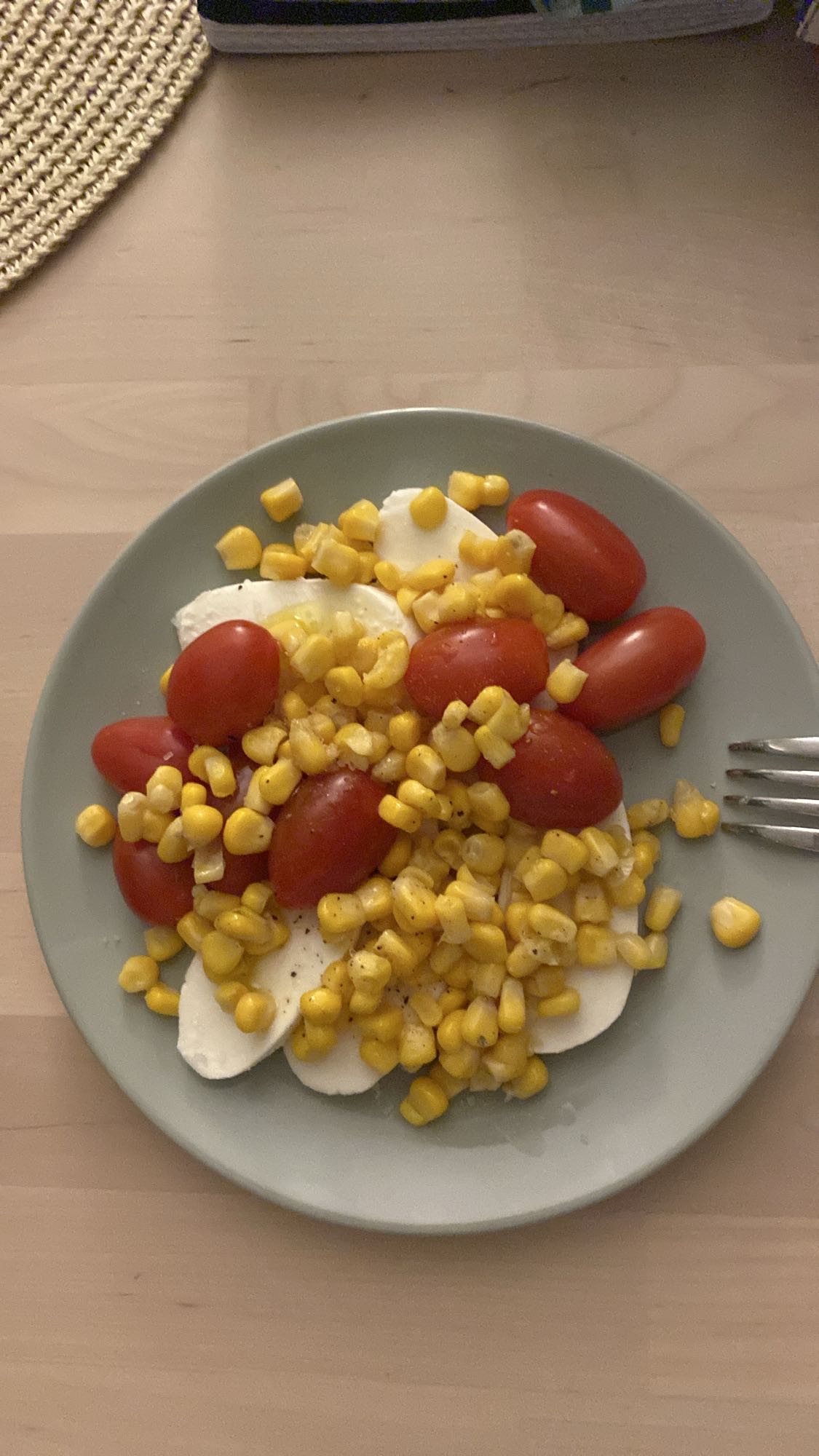 Sałatka z mozzarellą