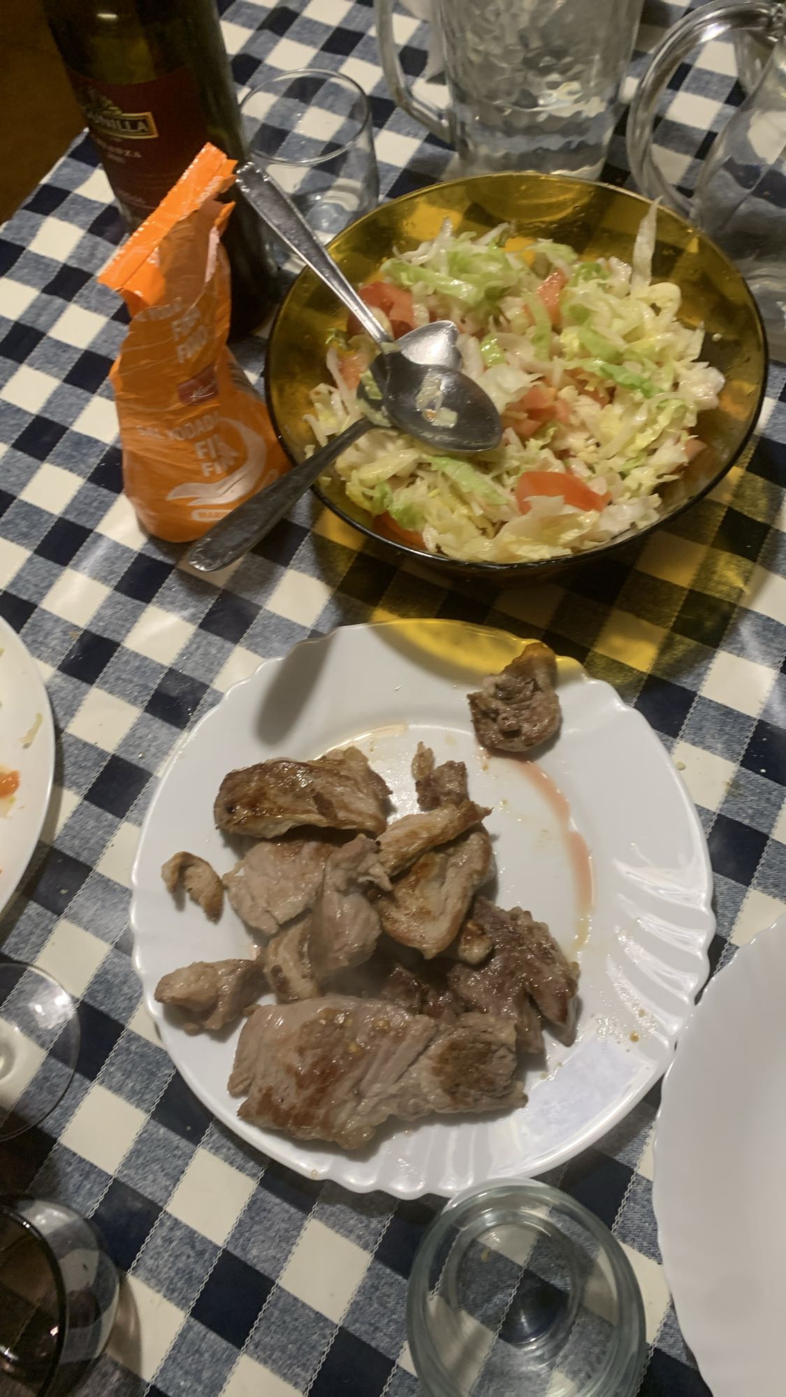 Carne asada con ensalada