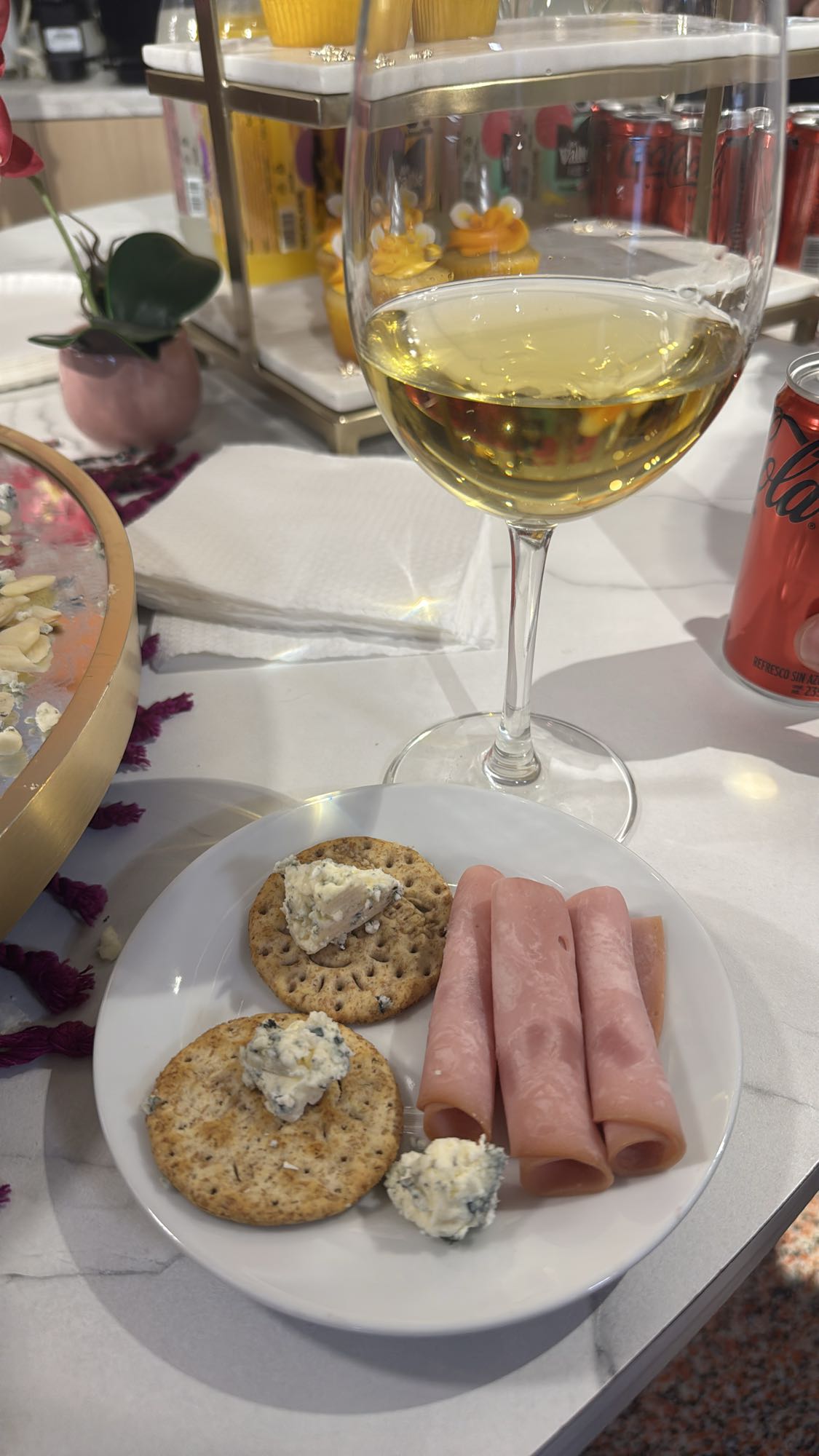 Закуска с вином