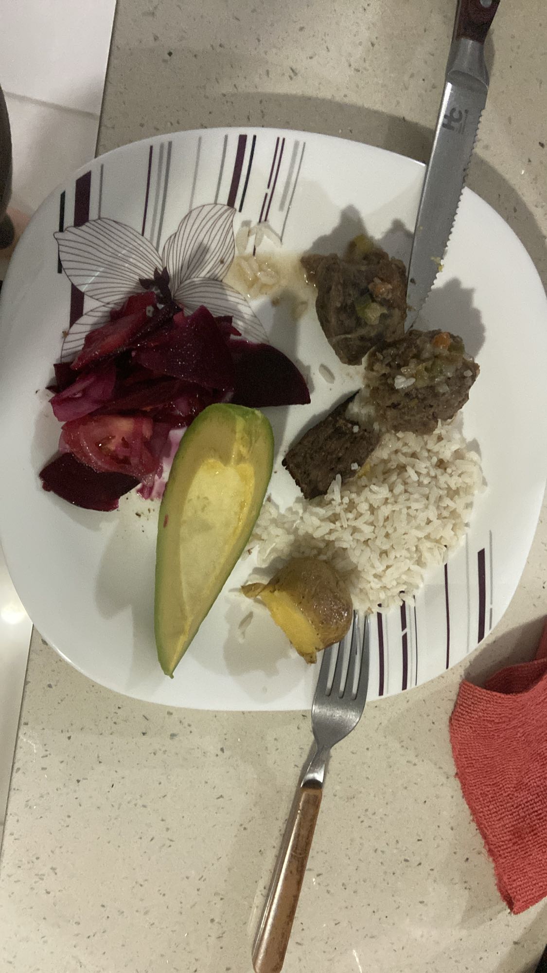 Beef with rice and salad